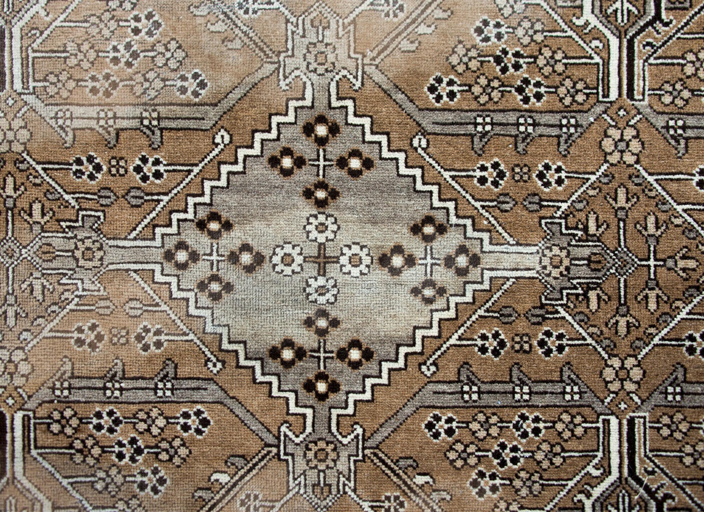 Vintage Bachtiari-Teppich im Angebot 1