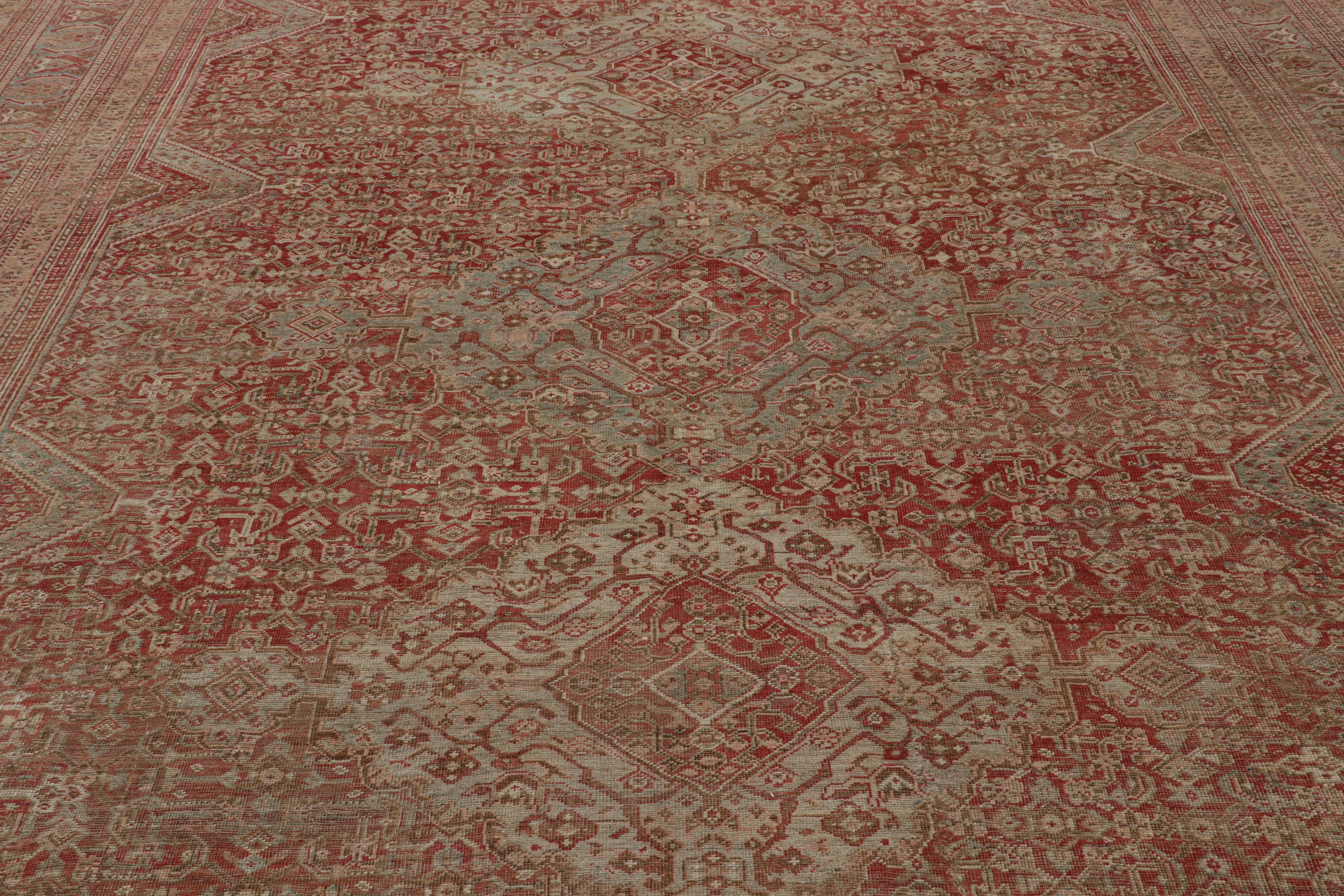 Noué à la main en laine, originaire de Turquie vers 1970-1980, ce tapis 10x16 fait partie d'une nouvelle collection spéciale de jeunes pièces vintage surteintées et lavées à l'ancienne qui s'inspirent d'une variété de styles de tapis tribaux du