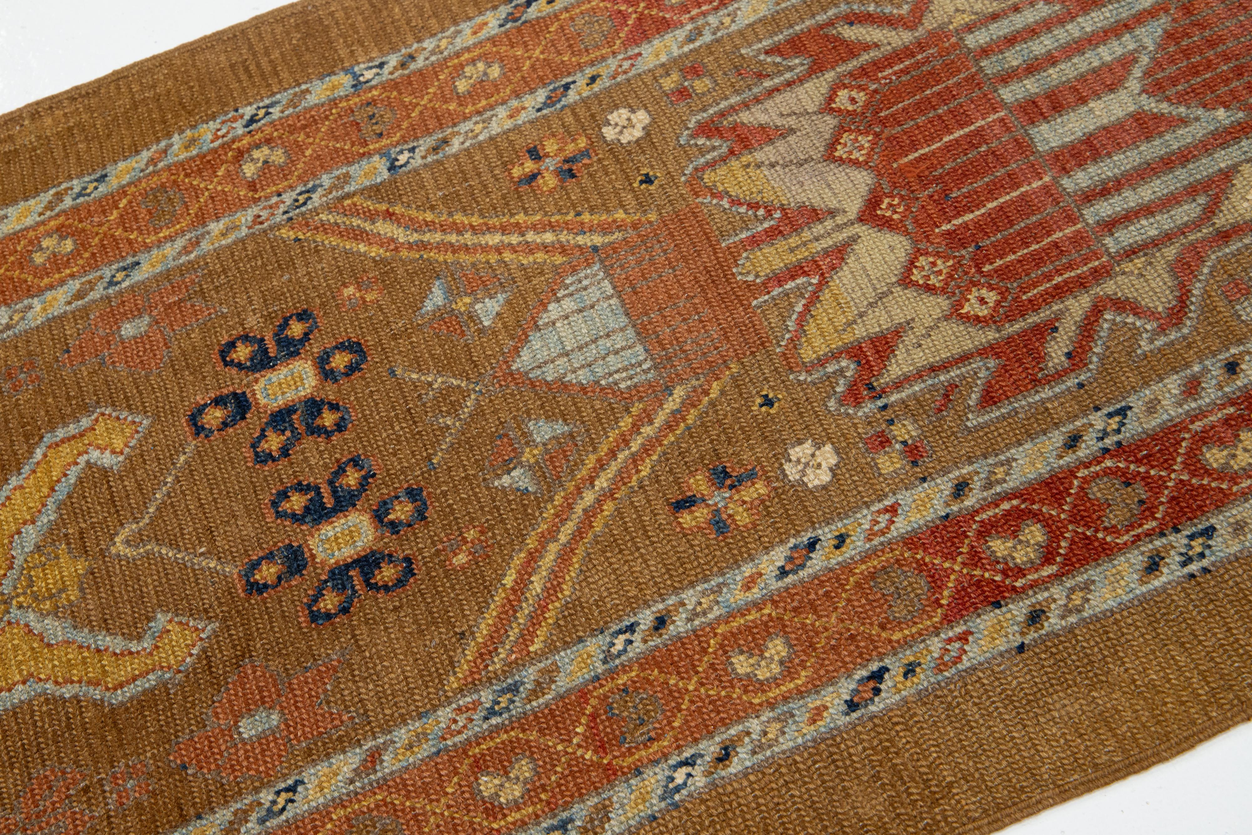 Islamique Vintage Bakshaeish Brown Persian Wool Runner With Allover Pattern (Chemin de table en laine persane avec motif) en vente
