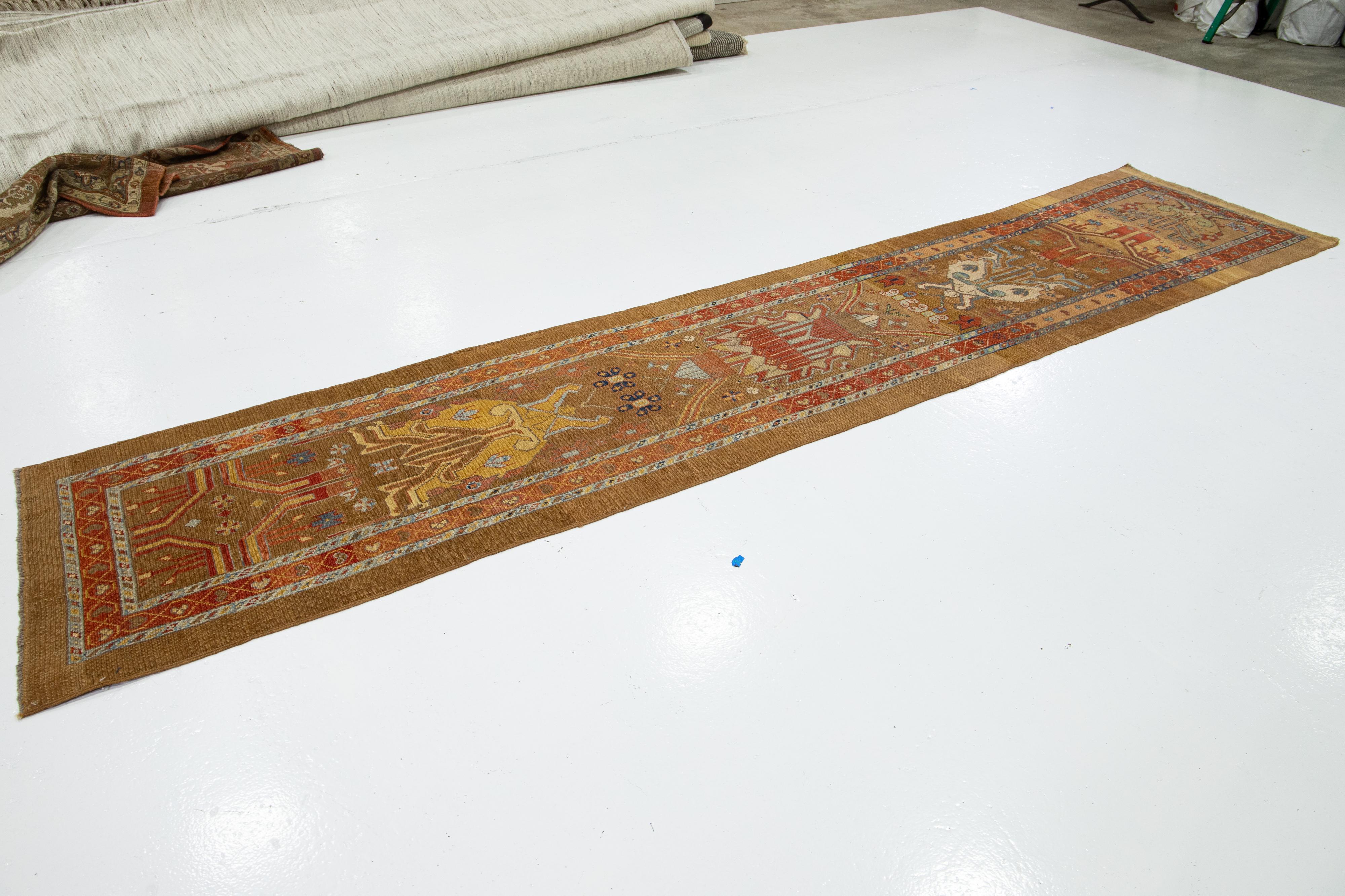 Noué à la main Vintage Bakshaeish Brown Persian Wool Runner With Allover Pattern (Chemin de table en laine persane avec motif) en vente