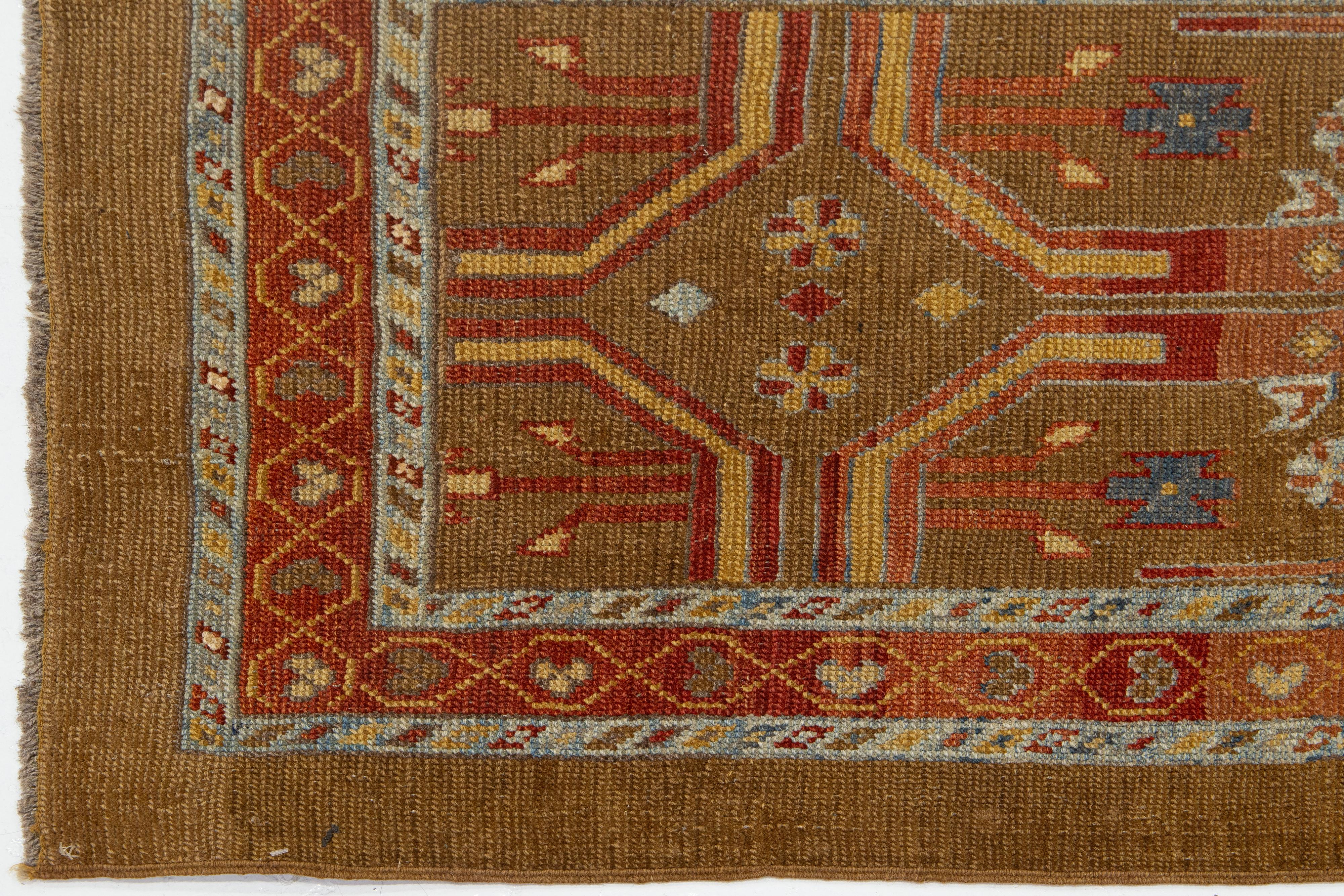 Vintage Bakshaeish Brown Persian Wool Runner With Allover Pattern (Chemin de table en laine persane avec motif) Bon état - En vente à Norwalk, CT