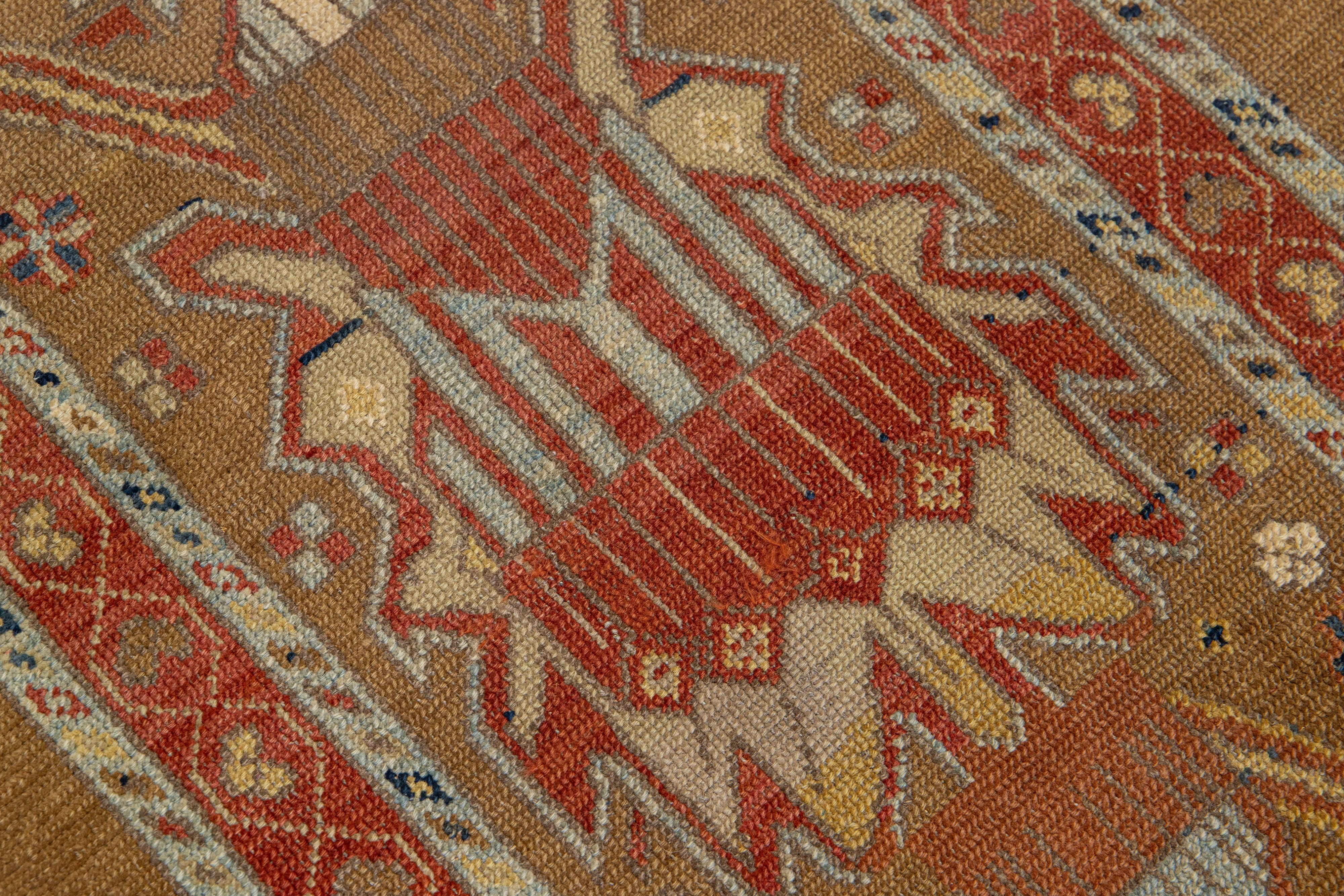 Laine Vintage Bakshaeish Brown Persian Wool Runner With Allover Pattern (Chemin de table en laine persane avec motif) en vente