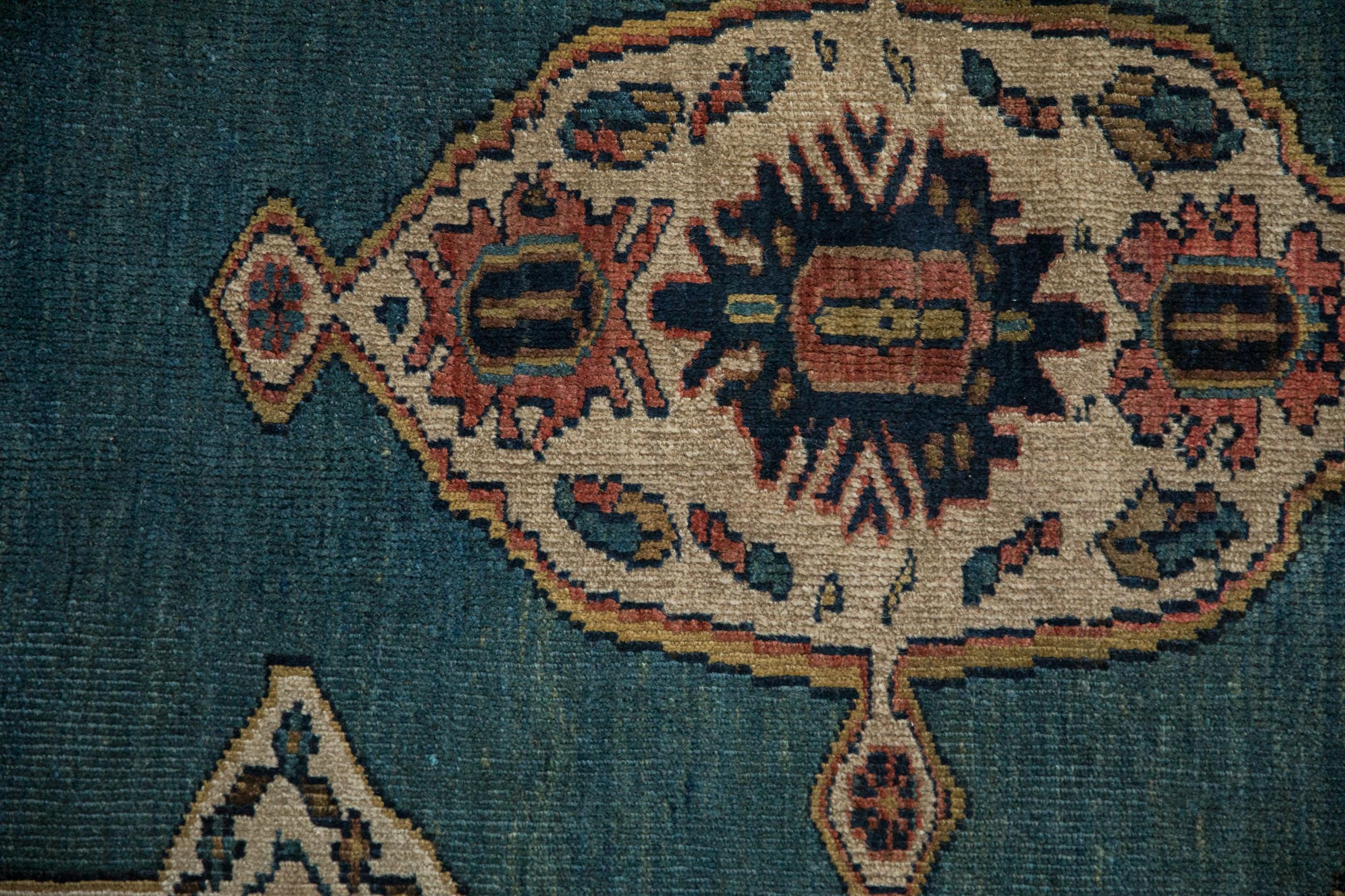 Vintage Bakshaish Quadratischer Teppich (Persisch) im Angebot