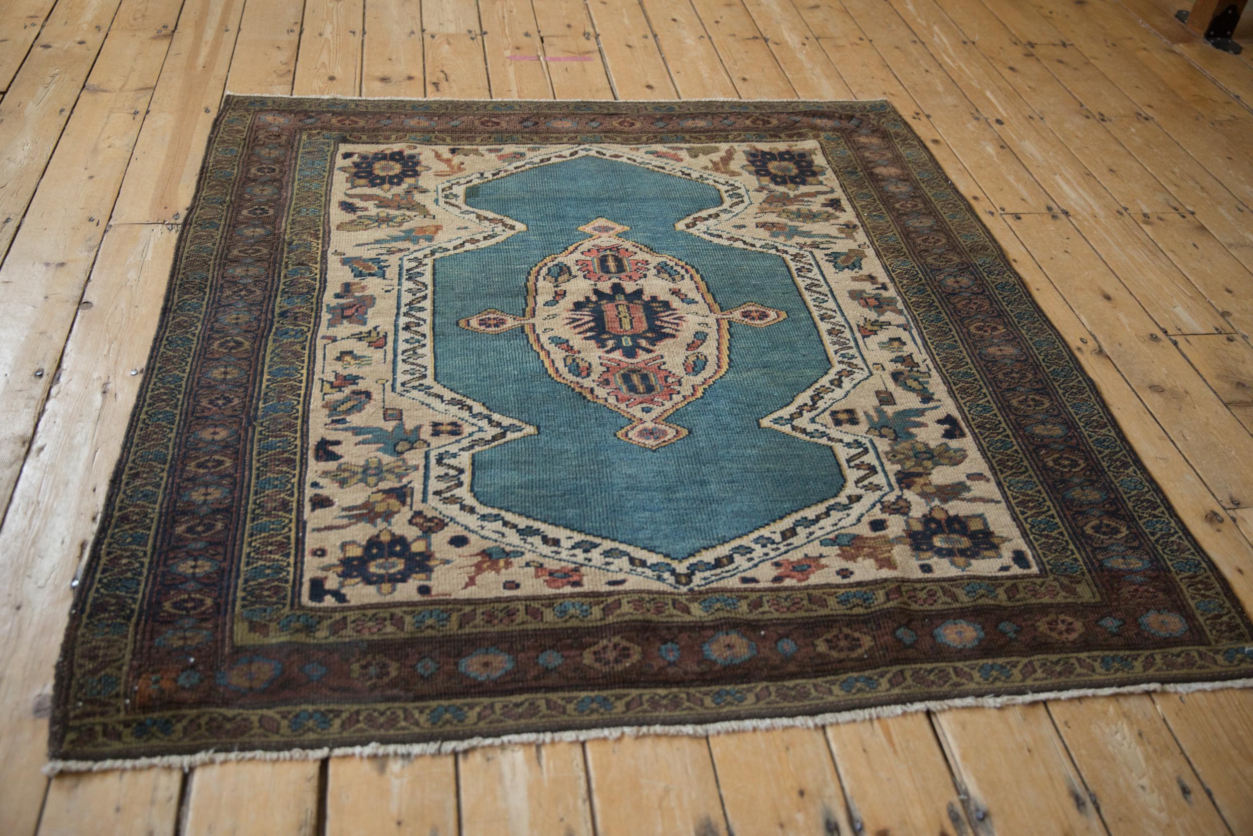 Vintage Bakshaish Quadratischer Teppich (Wolle) im Angebot