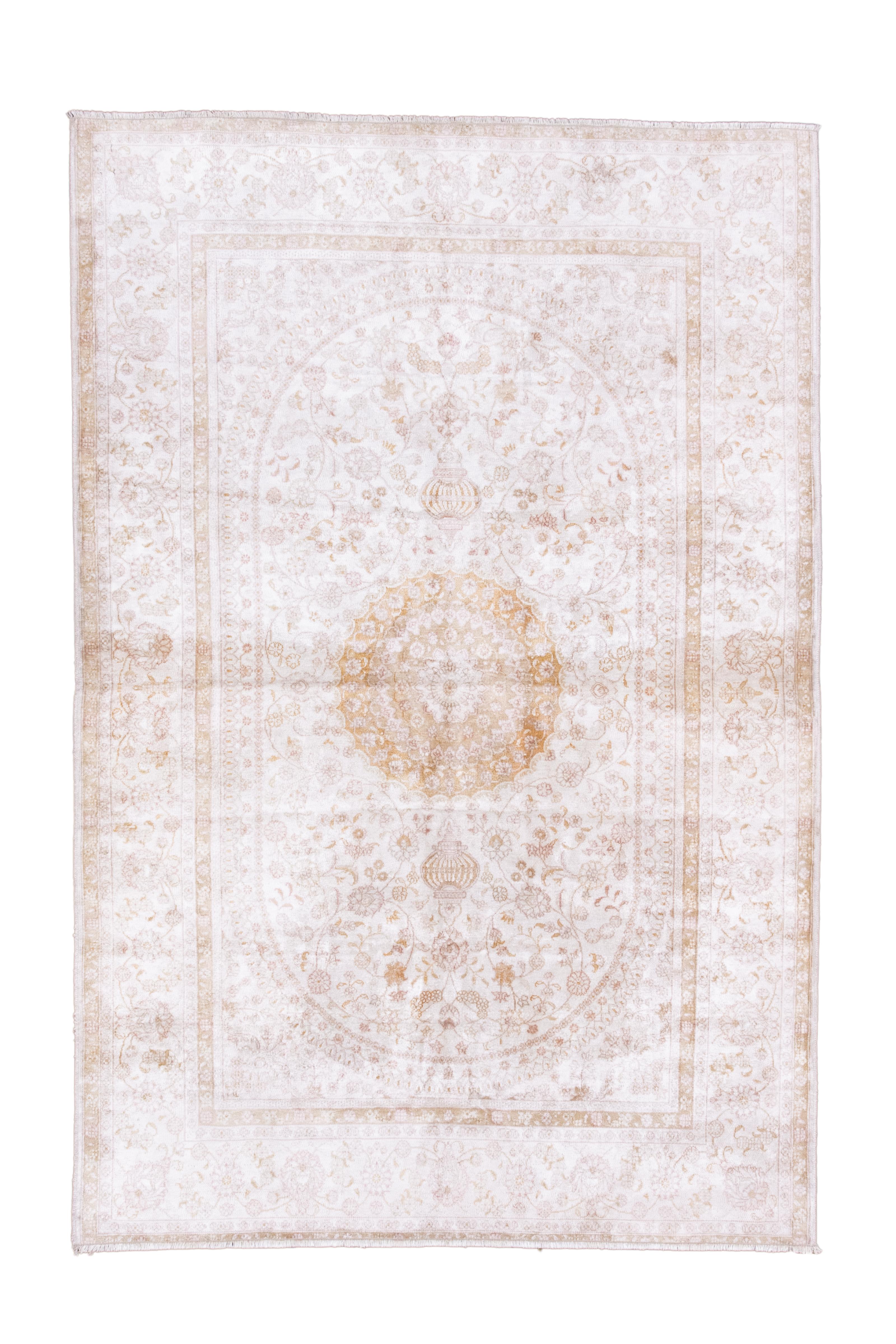 The elliptical ecru subfield is centred by a layered, round,rust piecrust-wreath medallion. There is a larger surrounding cream ground, and there are flowers decorating every part.  And hot air balloons at the cardinal points. Ecru broad flower and