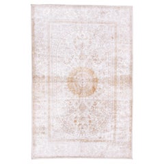 Baktiary Vintage con Tonos Suaves y Borde Floral
