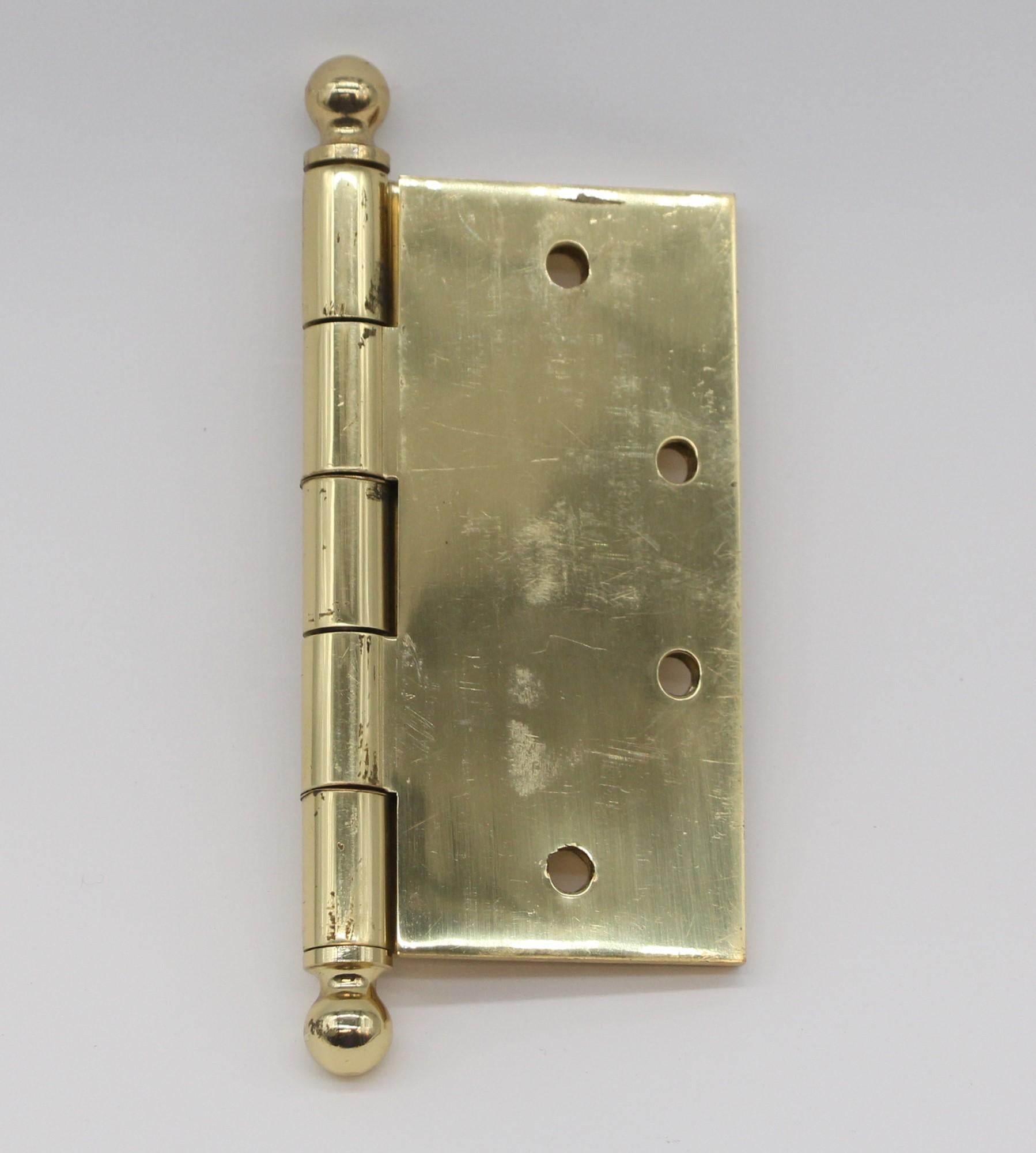 Baldwin vintage polished brass butt door hinge, 4.5 x 4.5. Has five knuckles, with a staggered hole pattern, and flat tips. Small qty. available at time of posting. Priced each. Please inquire. Please note, this item is located in our Scranton, PA