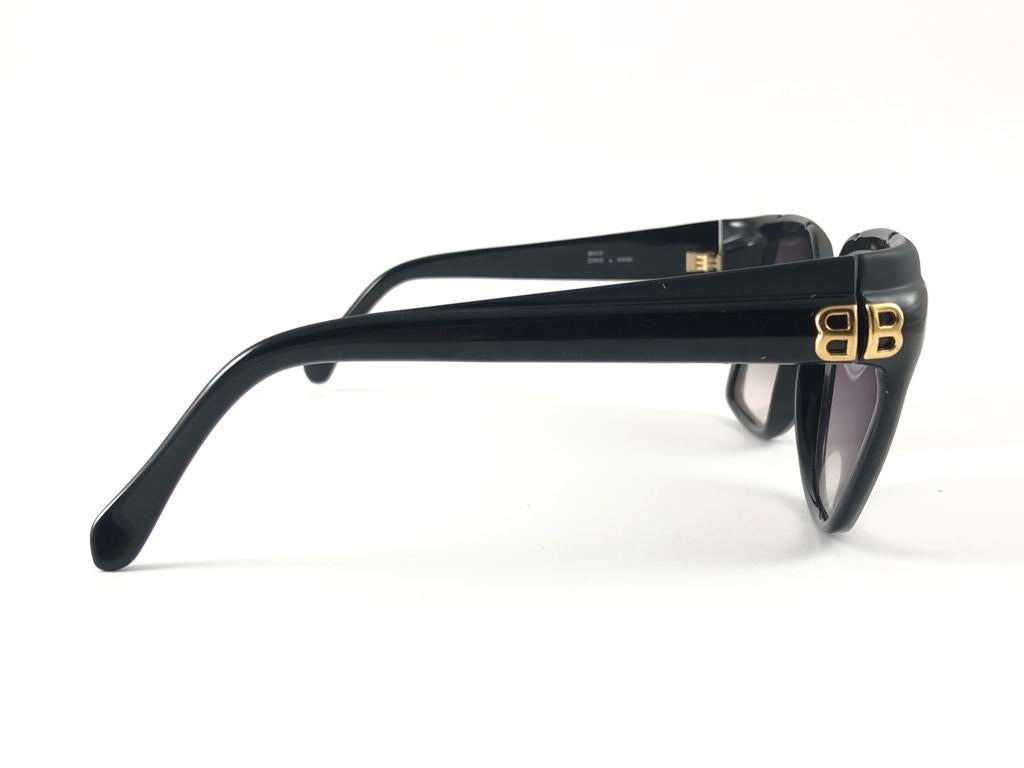 Vintage Balenciaga 2055 Sleek Black Grey Lenses 1980's Sunglasses Made in France For Sale 6