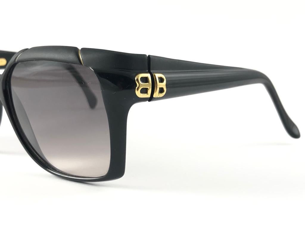 Vintage Balenciaga 2055 Sleek Black Grey Lenses 1980's Sunglasses Made in France For Sale 4