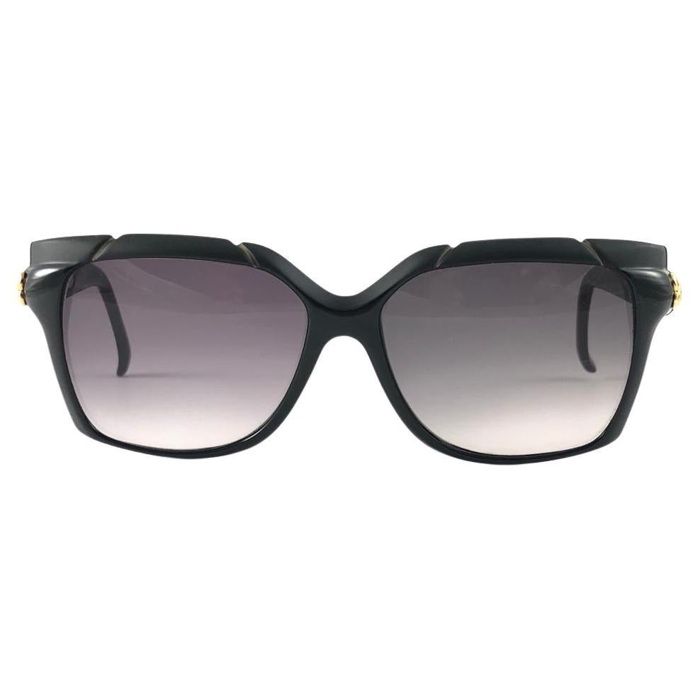 Vintage Balenciaga 2055 Sleek Black Grey Lenses 1980's Sunglasses Made in France For Sale