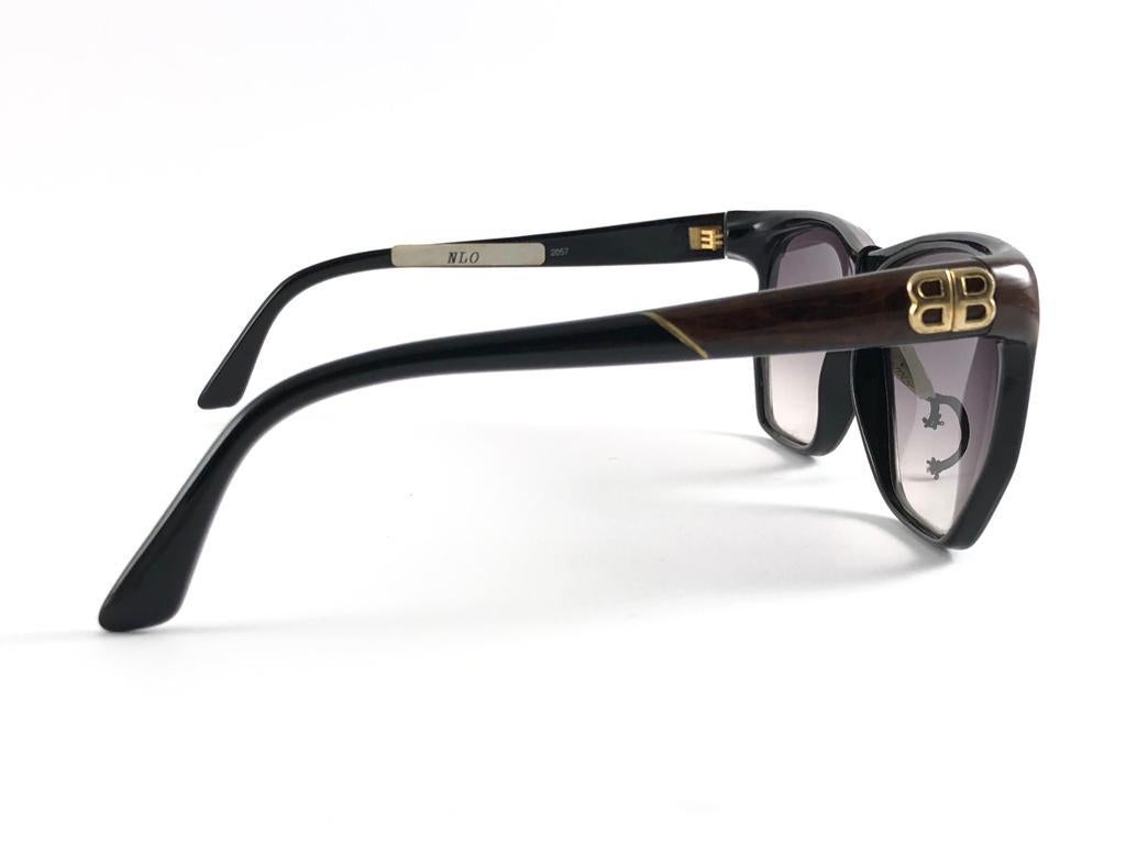Lunettes de soleil vintage Balenciaga 2057 Sleek Black & Brown 1980's Made in France en vente 3