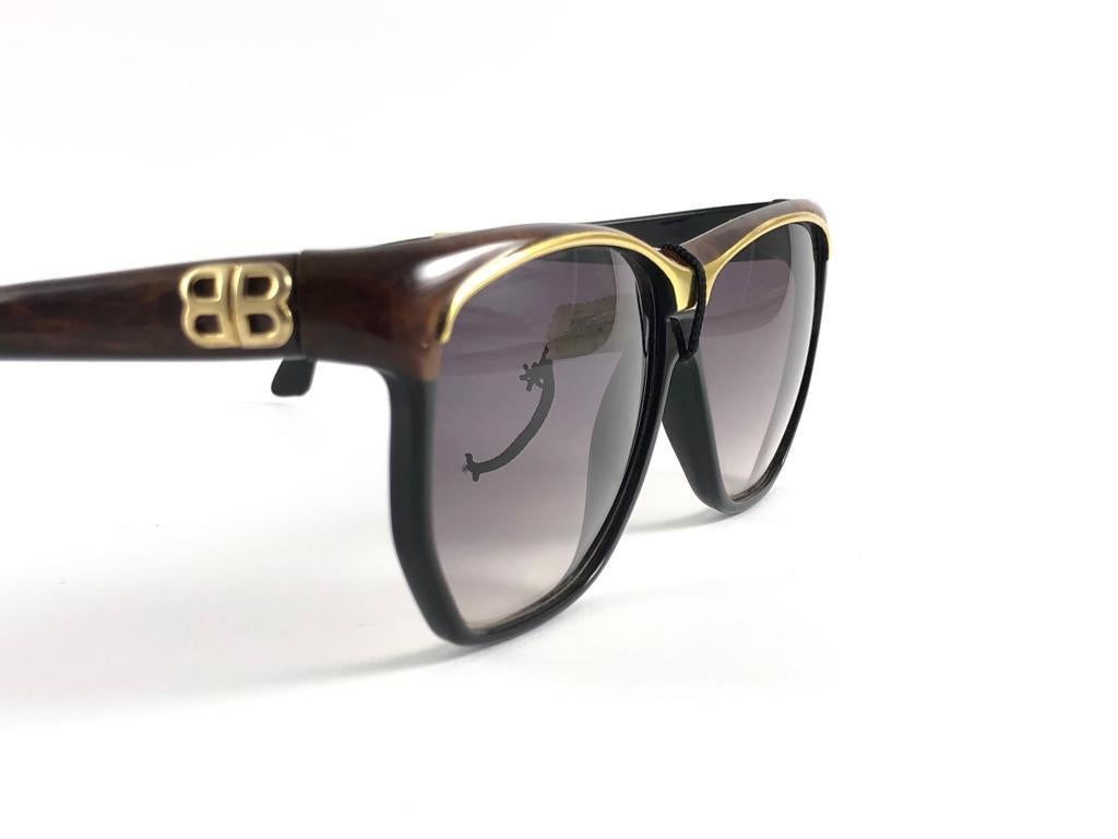 Vintage Balenciaga 2057 Sleek Black & Brown 1980's Sunglasses Made in France For Sale 1