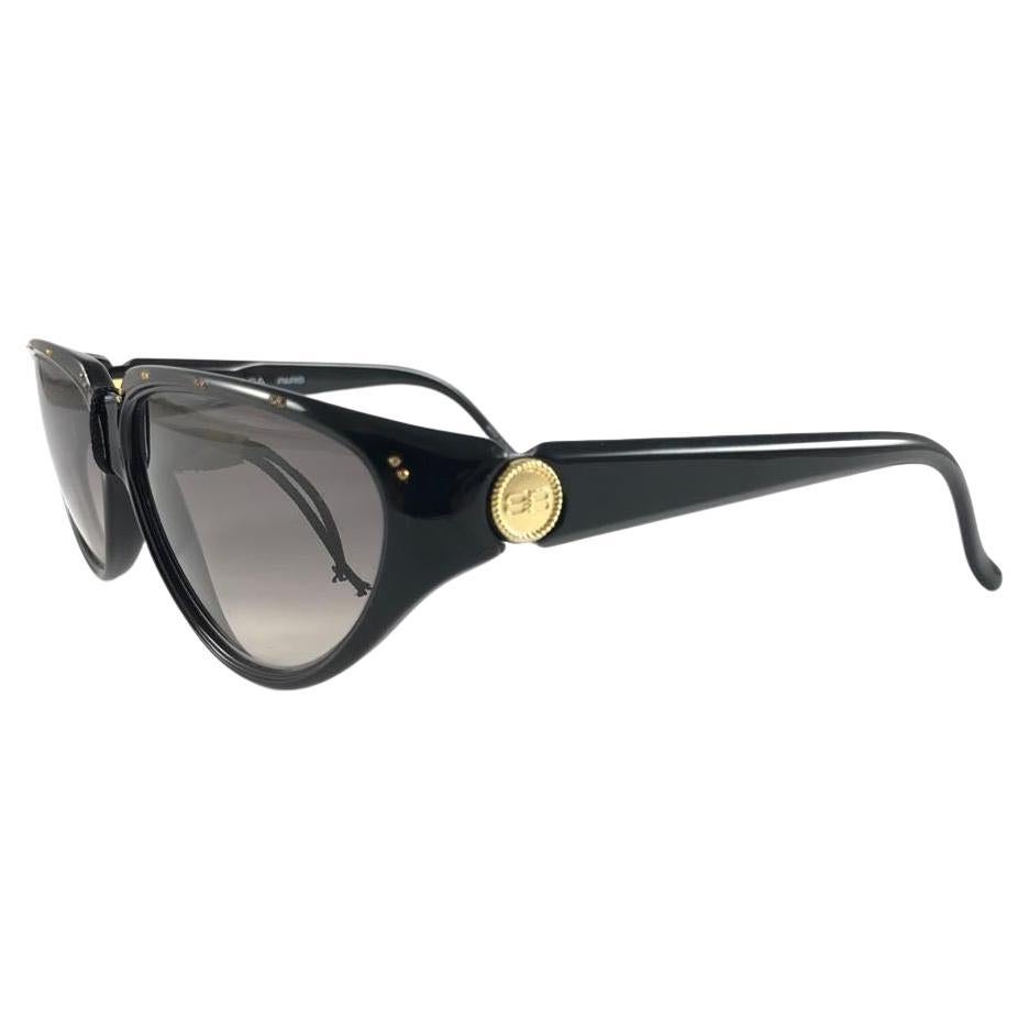Vintage Balenciaga BB203 Sleek Black Cat Eye 1980's Sunglasses Made in France For Sale