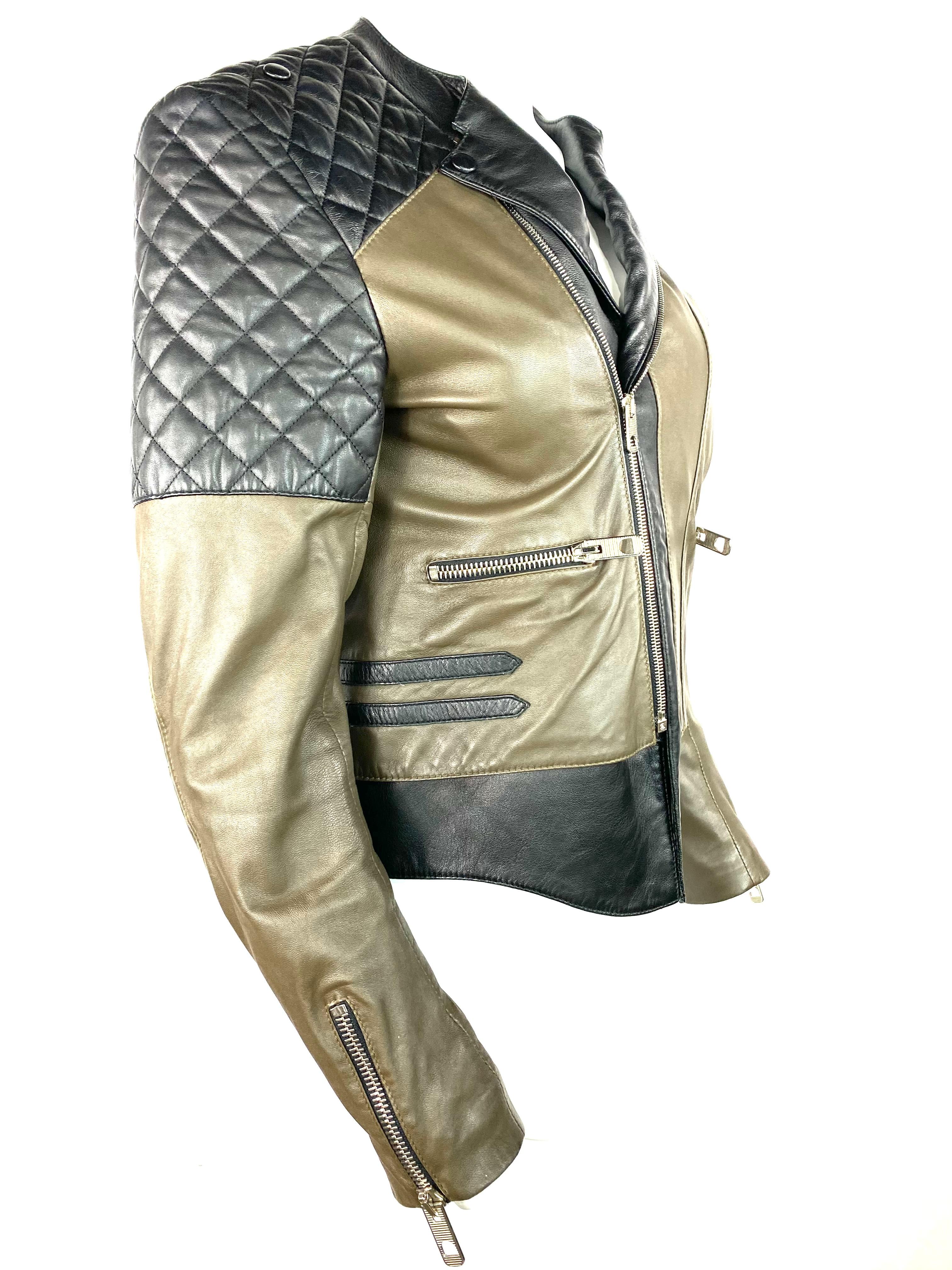 Vintage Balenciaga Moto Lederjacke in Schwarz und Oliv, Größe 42 für Damen oder Herren im Angebot