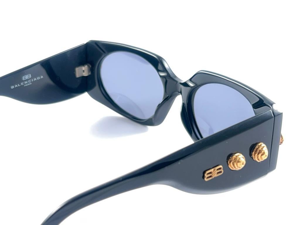 Vintage Balenciaga BS3  Sleek Black Grey Lenses 1980'S Sunglasses Made In France For Sale 9