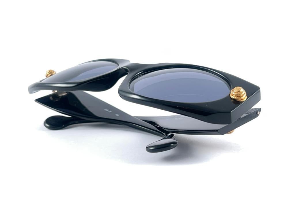 Vintage Balenciaga BS3  Sleek Black Grey Lenses 1980'S Sunglasses Made In France For Sale 11