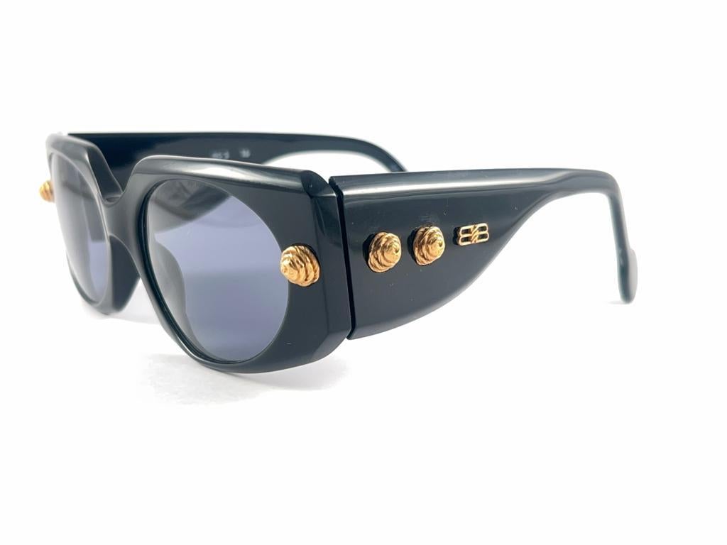 Vintage Balenciaga BS3  Sleek Black Grey Lenses 1980'S Sunglasses Made In France For Sale 1
