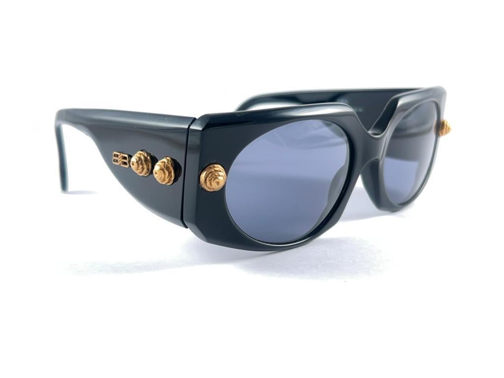 Vintage Balenciaga BS3  Sleek Black Grey Lenses 1980'S Sunglasses Made In France For Sale 3