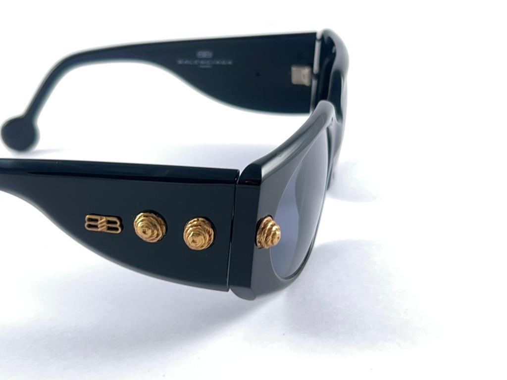 Vintage Balenciaga BS3  Sleek Black Grey Lenses 1980'S Sunglasses Made In France For Sale 4