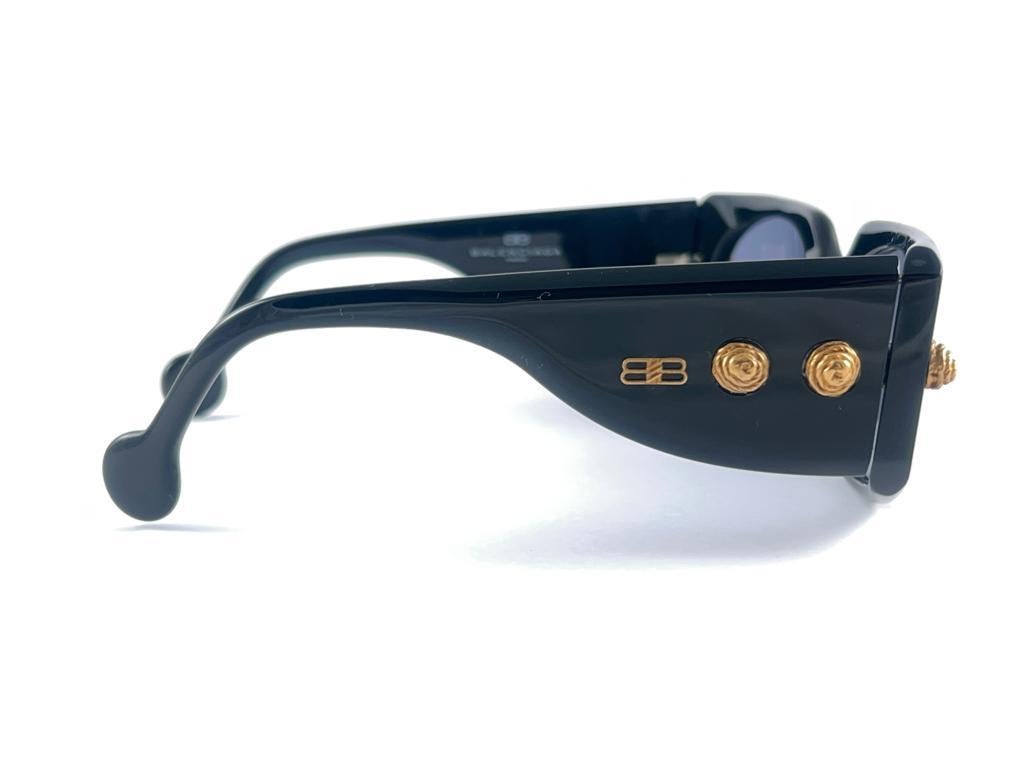 Vintage Balenciaga BS3  Sleek Black Grey Lenses 1980'S Sunglasses Made In France For Sale 5