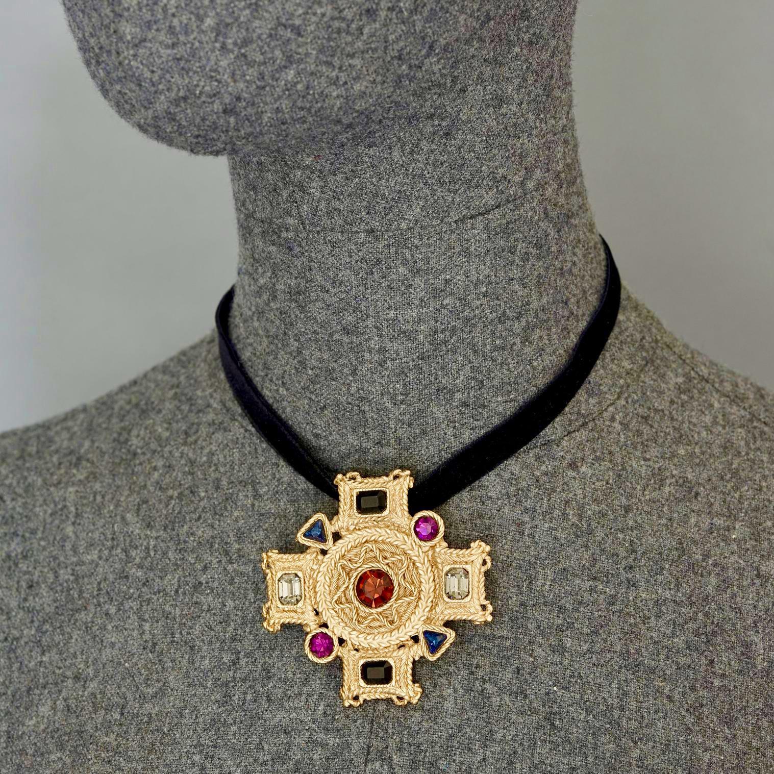 Vintage BALENCIAGA Byzantine Jewelled Cross Pendant Brooch

Measurements:
Height: 2.48 inches (6.3 cm)
Width: 2.48 inches (6.3 cm)

Features:
- 100% Authentic BALENCIAGA.
- Textured Byzantine cross with coloured rhinestones.
- Gold tone.
- Brooch