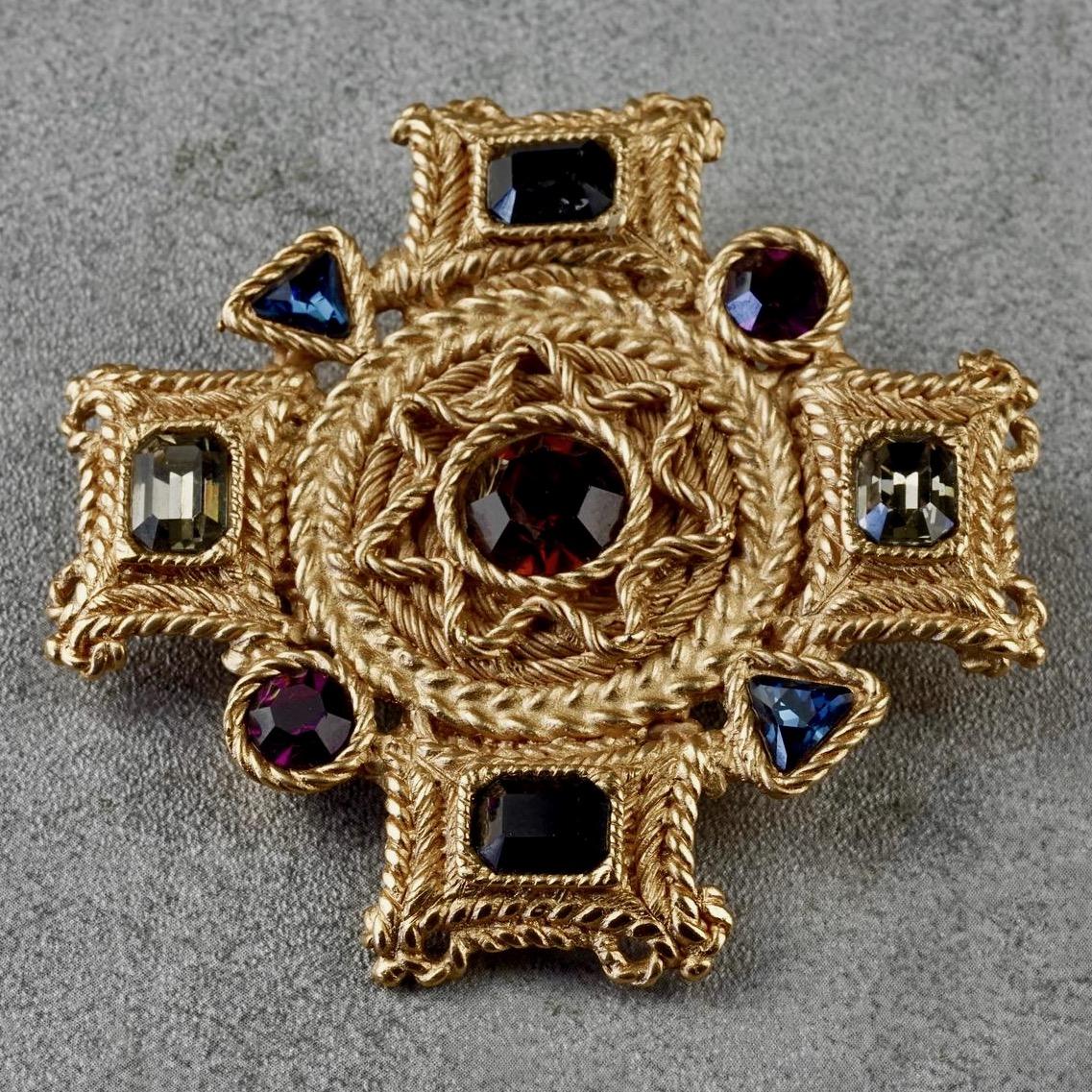 Vintage BALENCIAGA Byzantine Jewelled Cross Pendant Brooch In Excellent Condition In Kingersheim, Alsace
