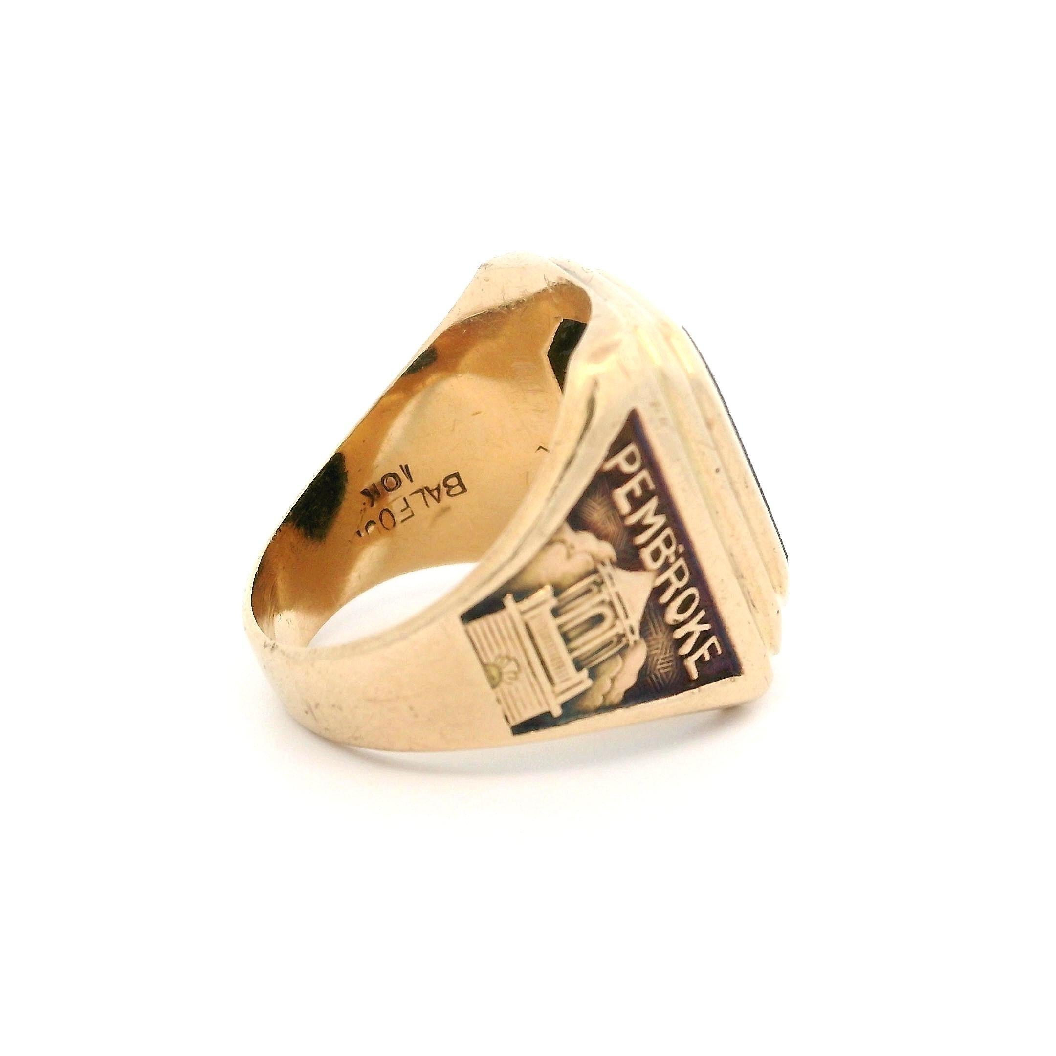 Vintage Balfour 10k Gold Intaglio Carved Black Hardstone Pembroke Class Ring In Excellent Condition In Montclair, NJ