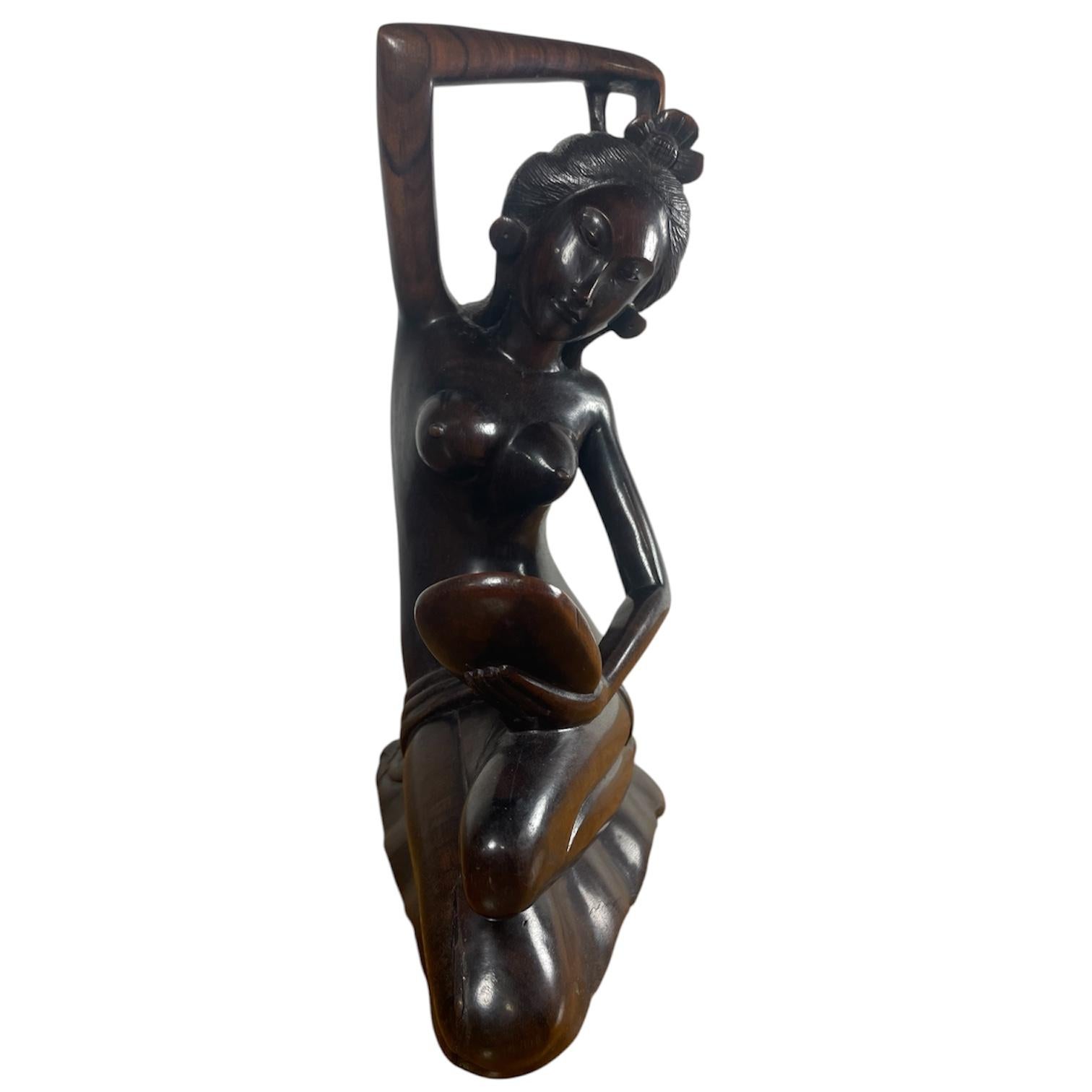 Indonesiano Vintage Balinese in legno d'ebano intagliato Donna nuda in vendita
