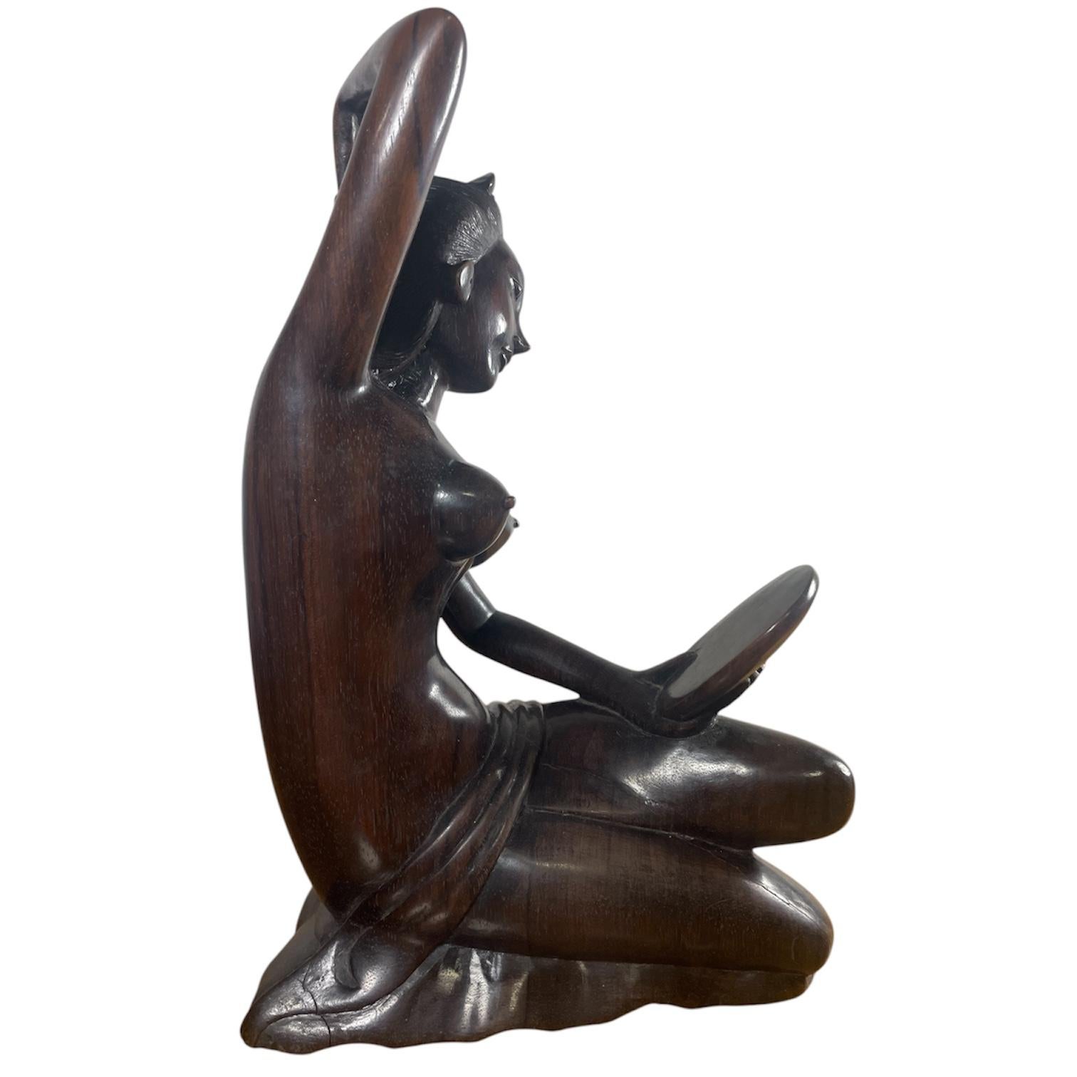 Metà XX secolo Vintage Balinese in legno d'ebano intagliato Donna nuda in vendita