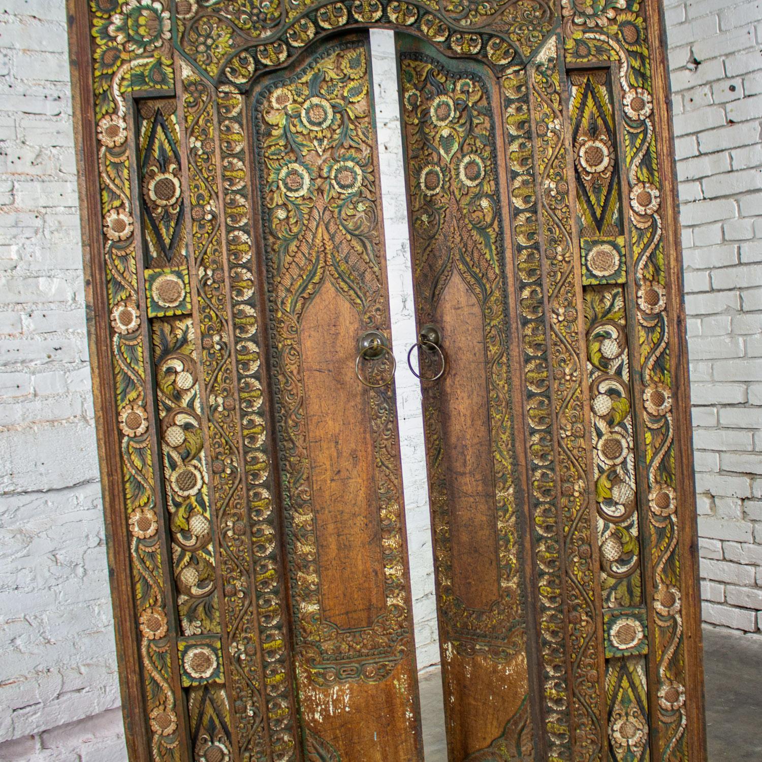 Vintage Balinese Style Asian Hand geschnitzt & gemalt skulpturalen Teak Türverkleidung im Angebot 2