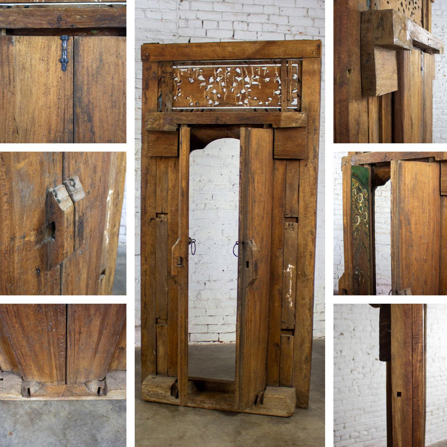 Vintage Balinese Style Asian Hand geschnitzt & gemalt skulpturalen Teak Türverkleidung im Angebot 8