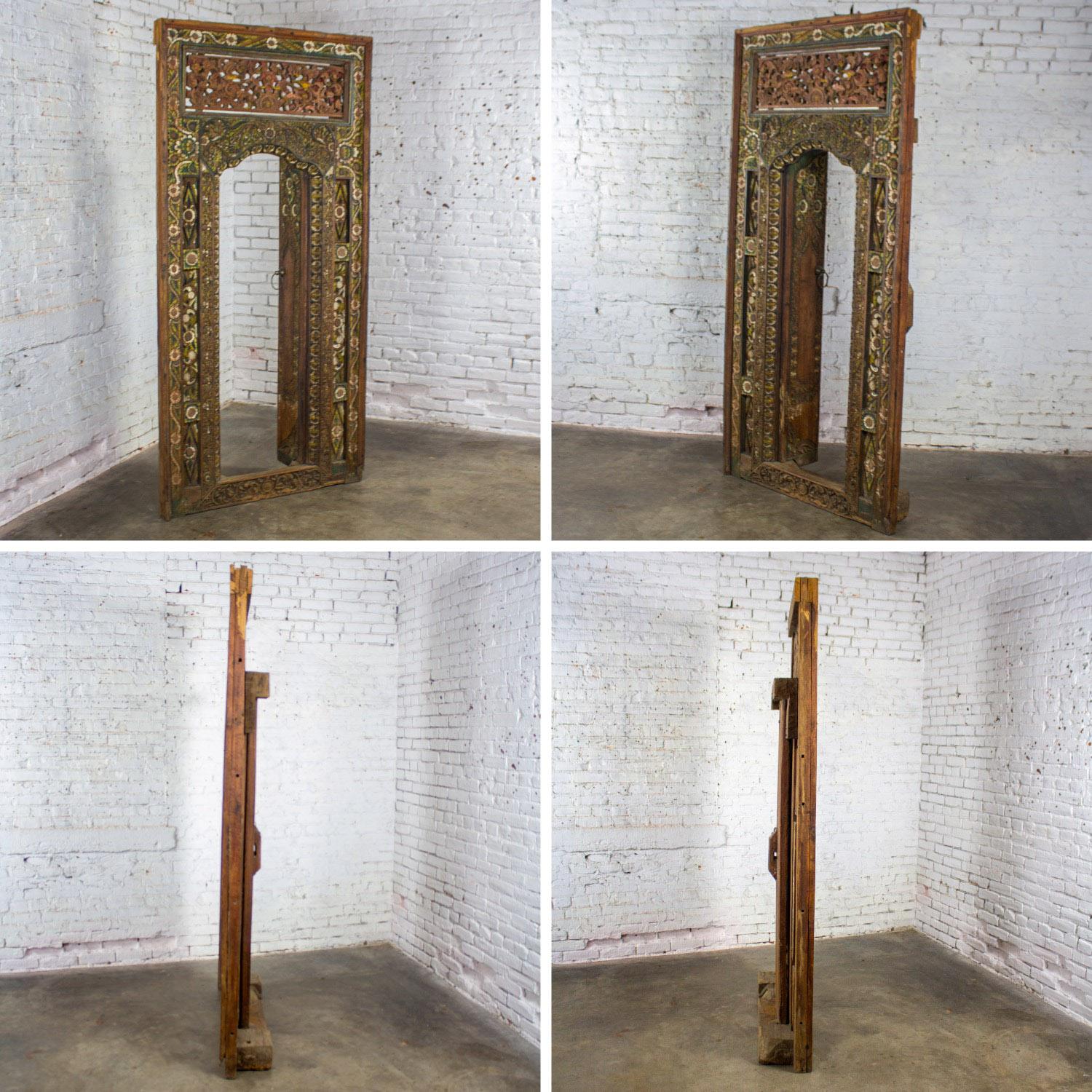 Vintage Balinese Style Asian Hand geschnitzt & gemalt skulpturalen Teak Türverkleidung im Angebot 9
