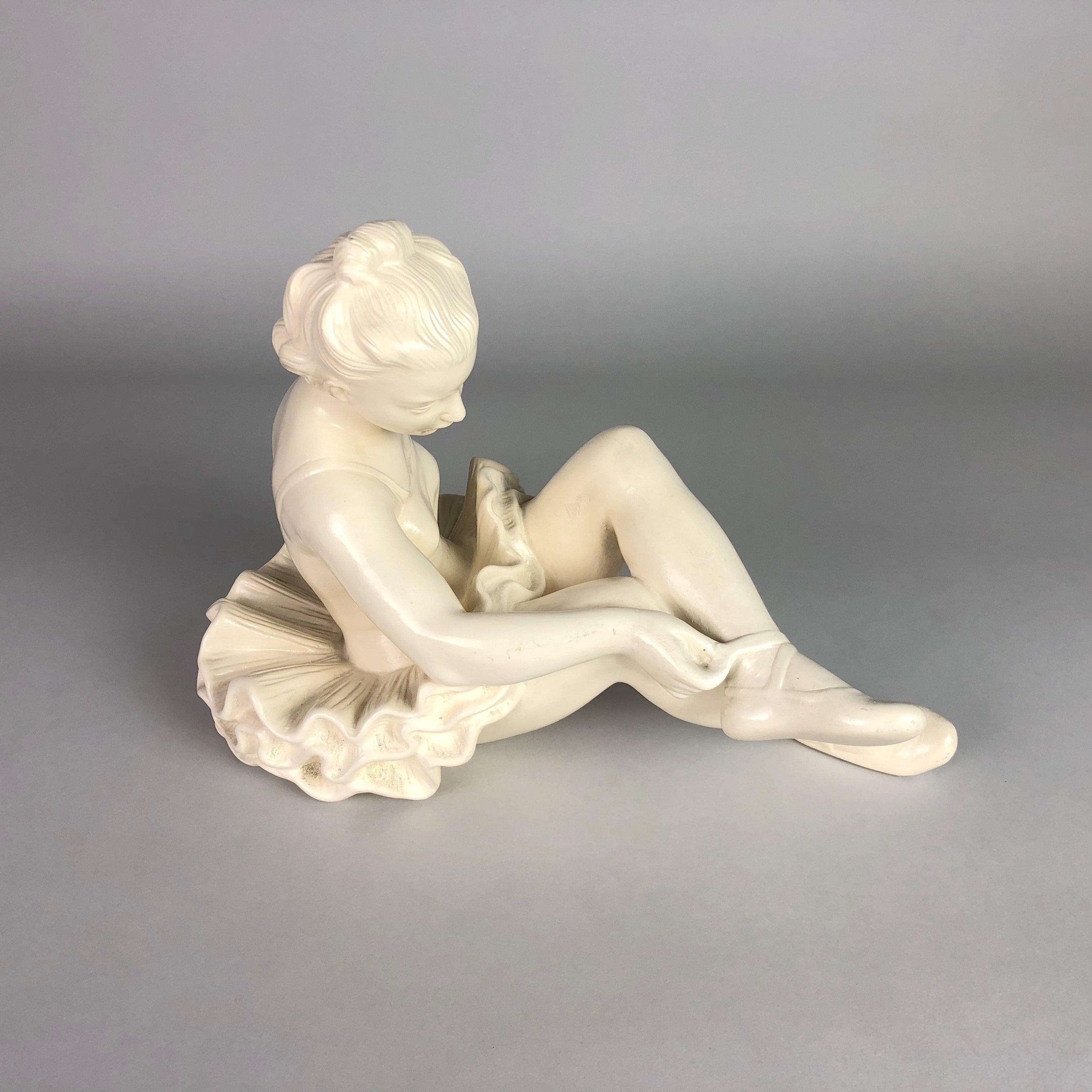 Mid-Century Modern Statue de ballerine vintage de Jihokera Bechyne, Tchécoslovaquie, années 1960 en vente