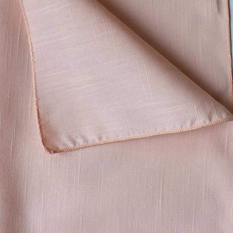 A set of 12 pink cloth dinner napkins. 

Dimensions:
17