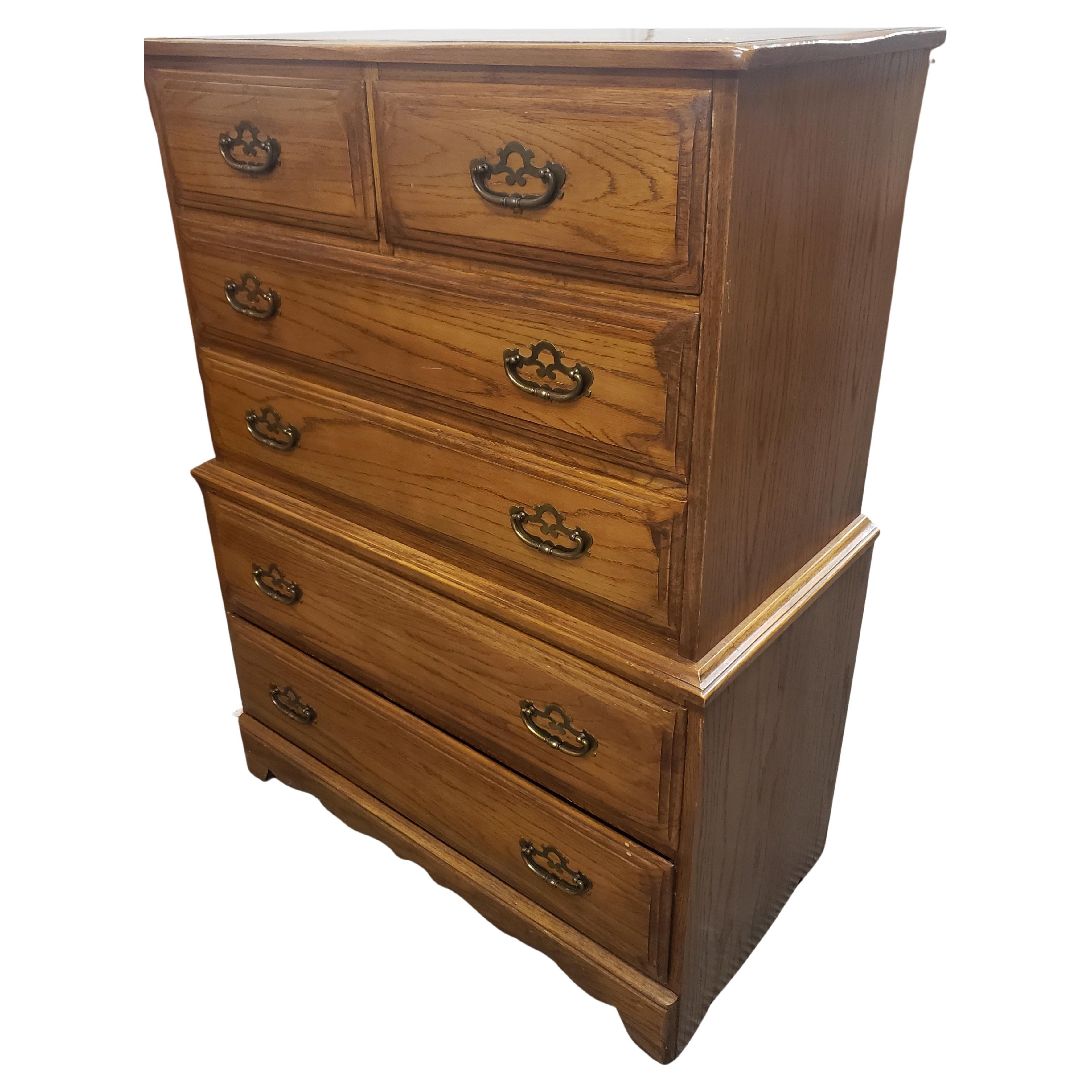 Vintage Ballman Cummings Solid Oak Chest of Drawers In Good Condition For Sale In Germantown, MD