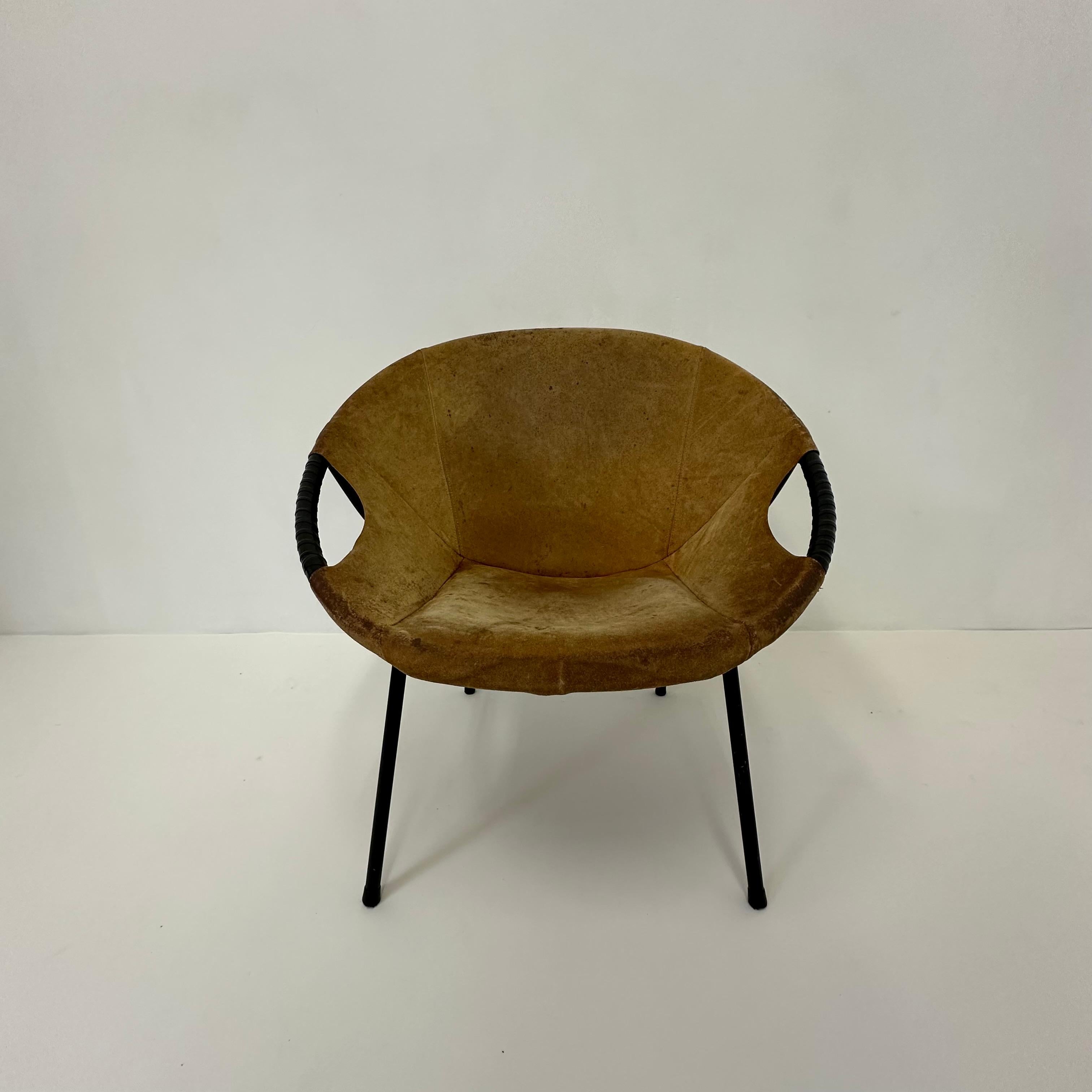 Dimensiones: 69,5cm Anchura, 39cm Altura Asiento , 69cm Altura, 70cm Profundidad
Periodo: 1970's
Fabricante: Lusch & Co
Material: Cuero , Metal