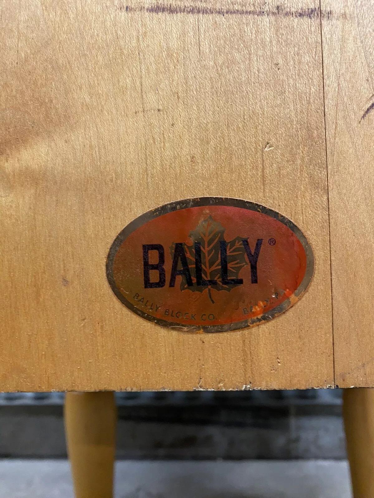 Vintage Bally Block Co French Provincial Maple Heavy Butcher Block Island Table In Good Condition In Philadelphia, PA