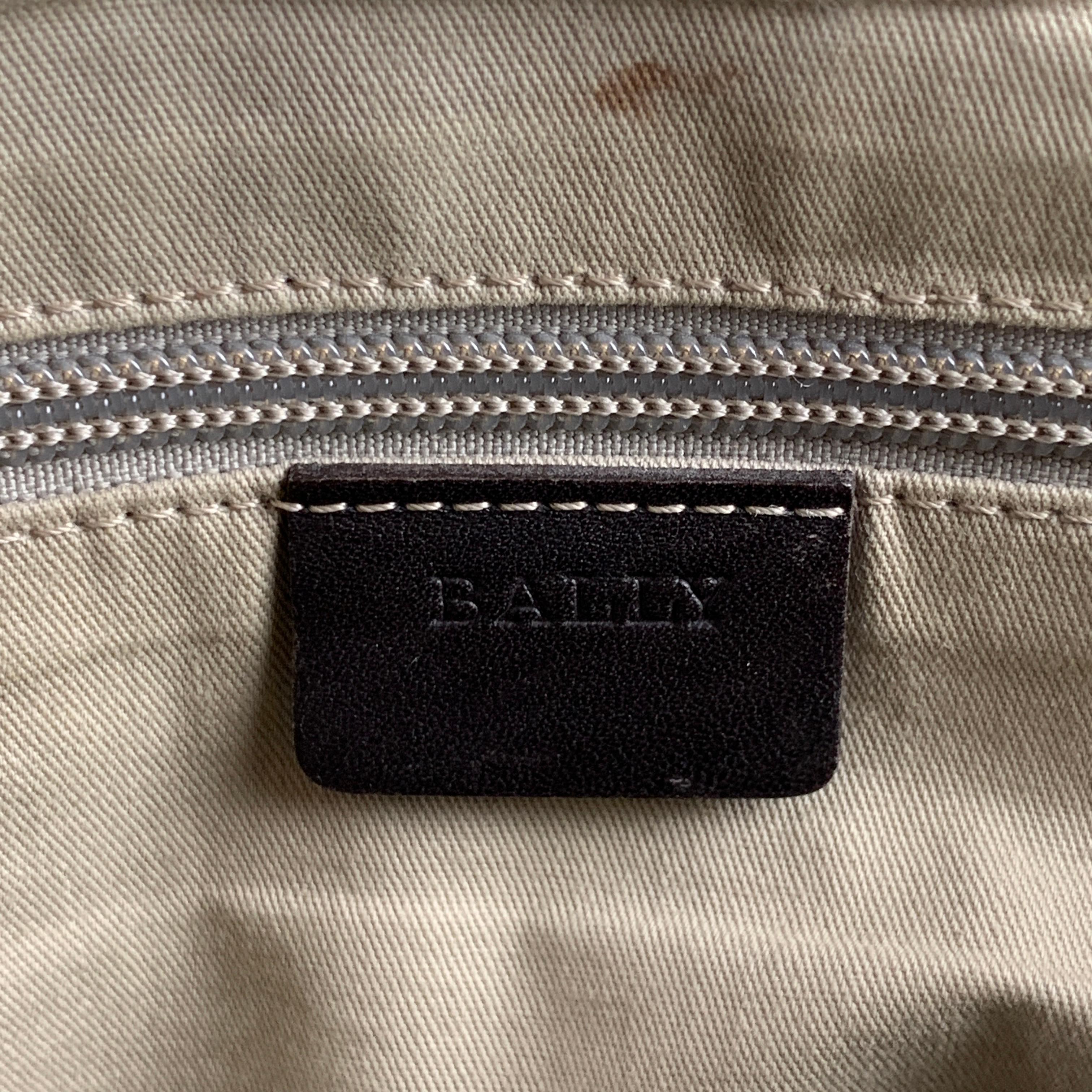 Vintage BALLY Brown & Red Mixed Fabrics Leather Messenger Bag In Good Condition In San Francisco, CA