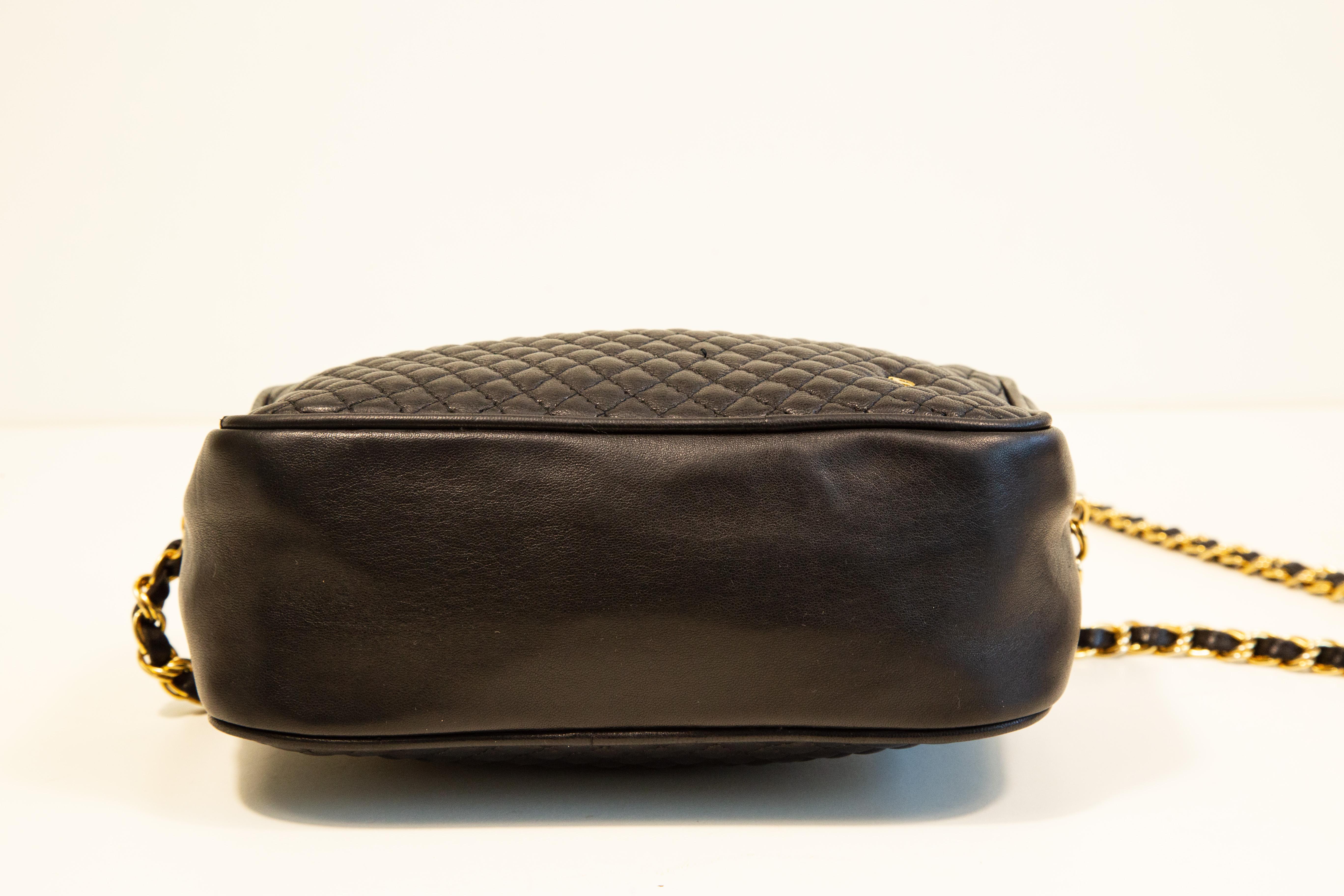 Vintage Bally Shoulder Bag in Black Quilted Leather In Good Condition In Arnhem, NL