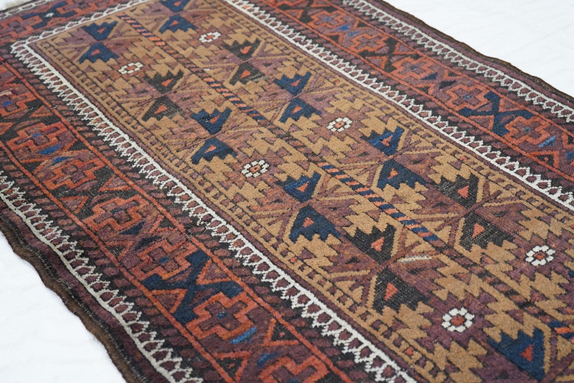 Vintage Balouch Rug 2'9'' x 4'10'' In Good Condition For Sale In New York, NY
