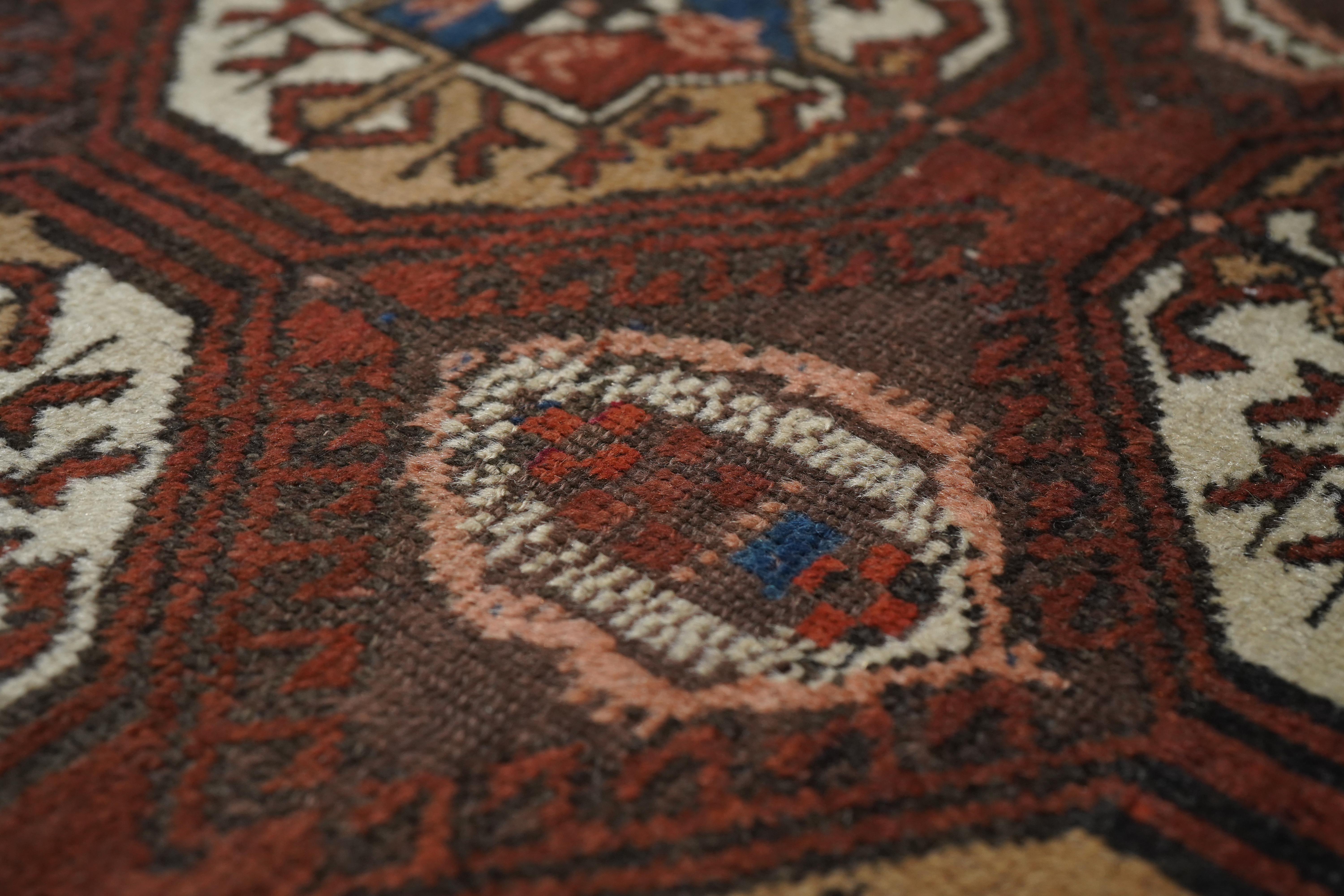 Tappeto Vintage Balouch 3'0'' x 6'0'' In condizioni buone in vendita a New York, NY