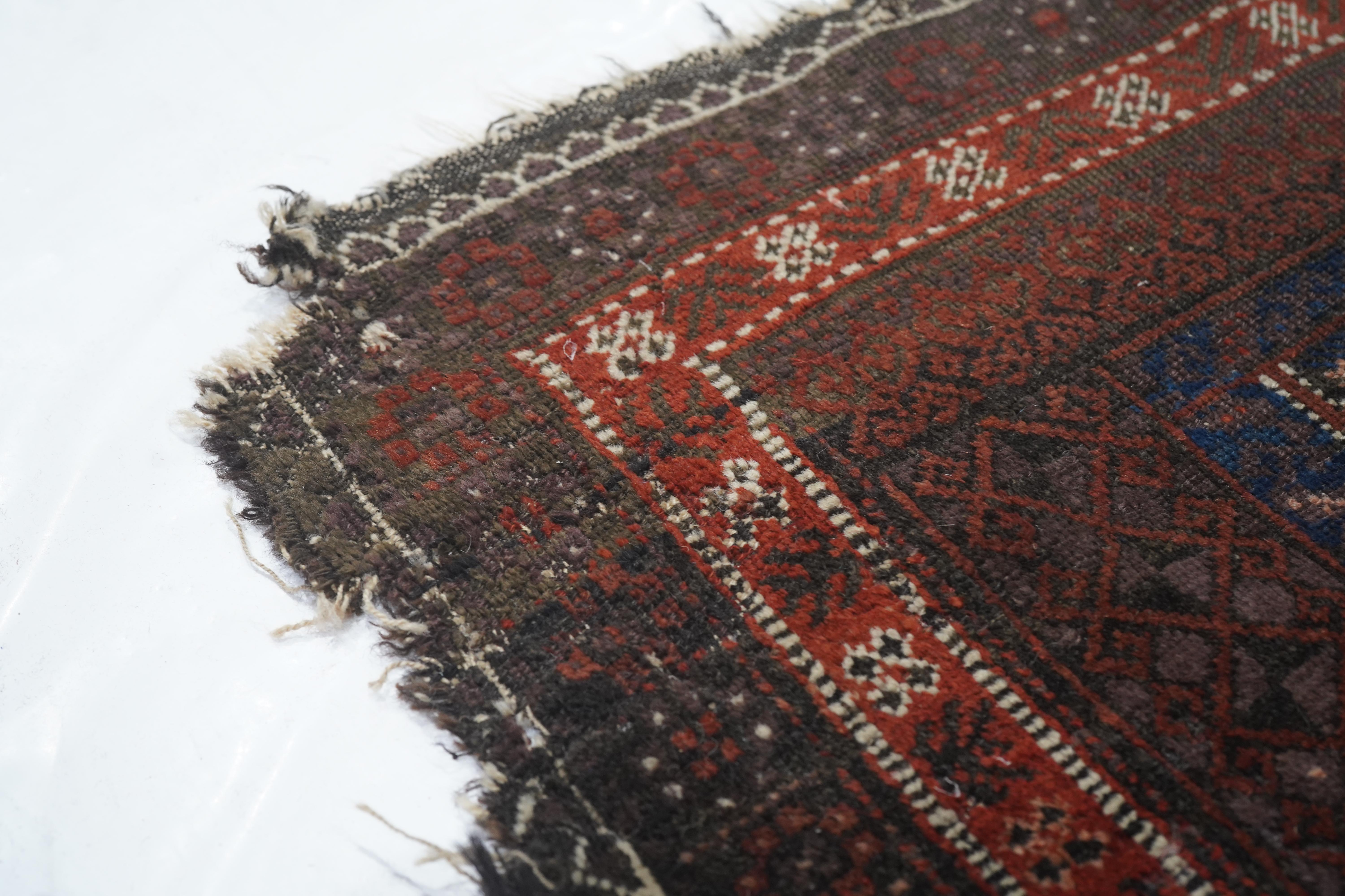 XX secolo Tappeto Vintage Balouch 3'0'' x 6'0'' in vendita