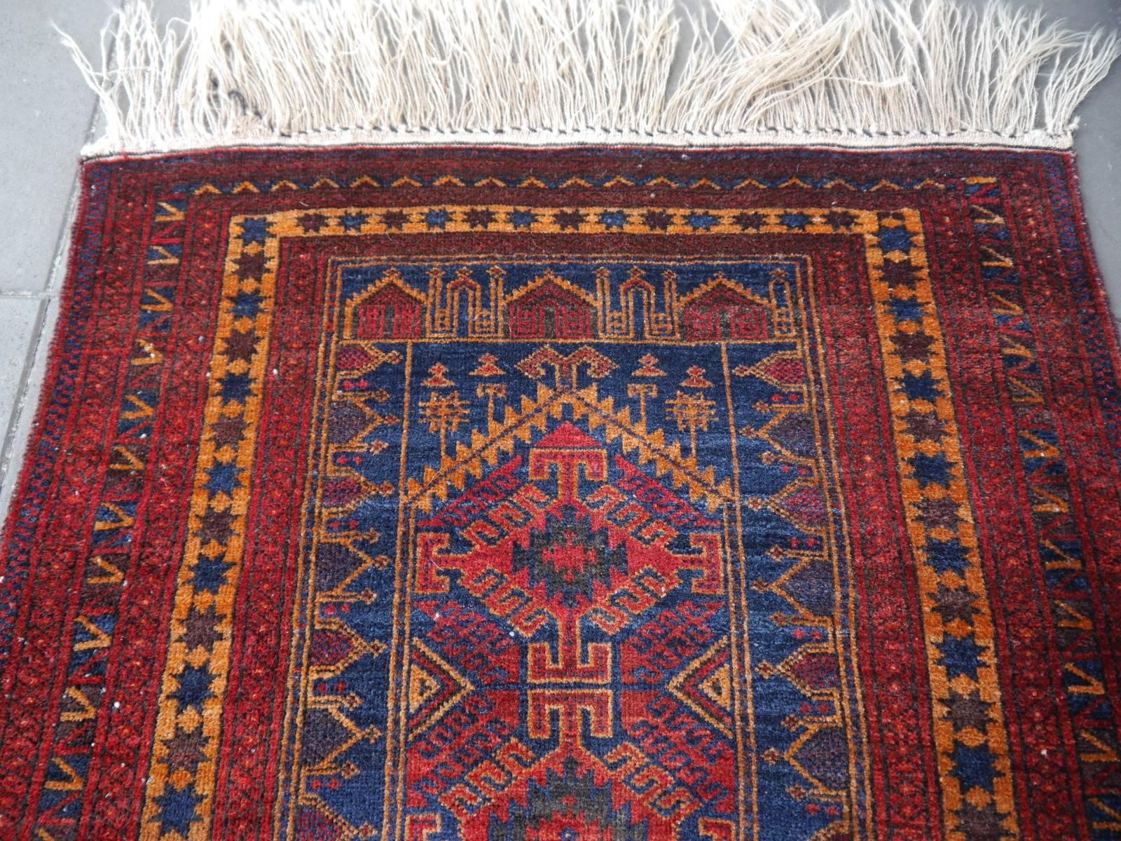 Vintage Balouch Tribal Prayer Rug Blue and Rust Color In Excellent Condition In Lohr, Bavaria, DE