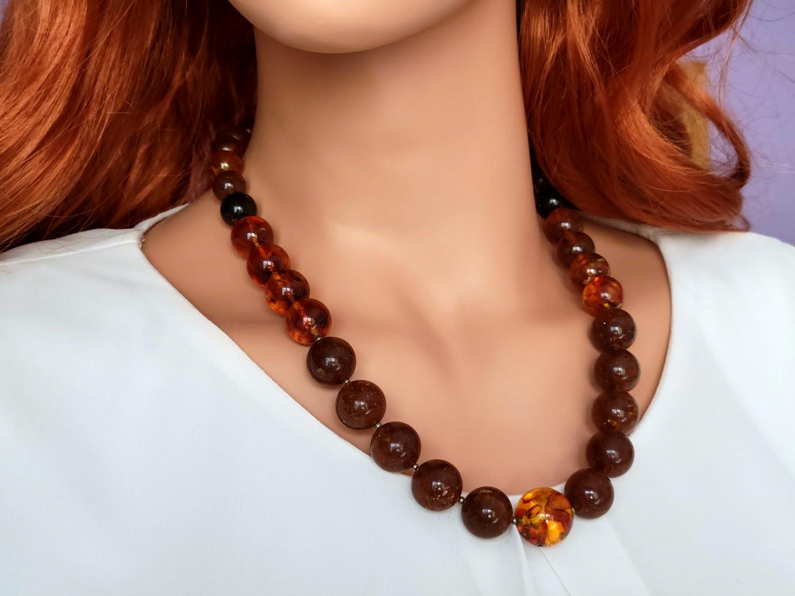 Vintage Baltic Amber Necklace In Excellent Condition In Chesterland, OH