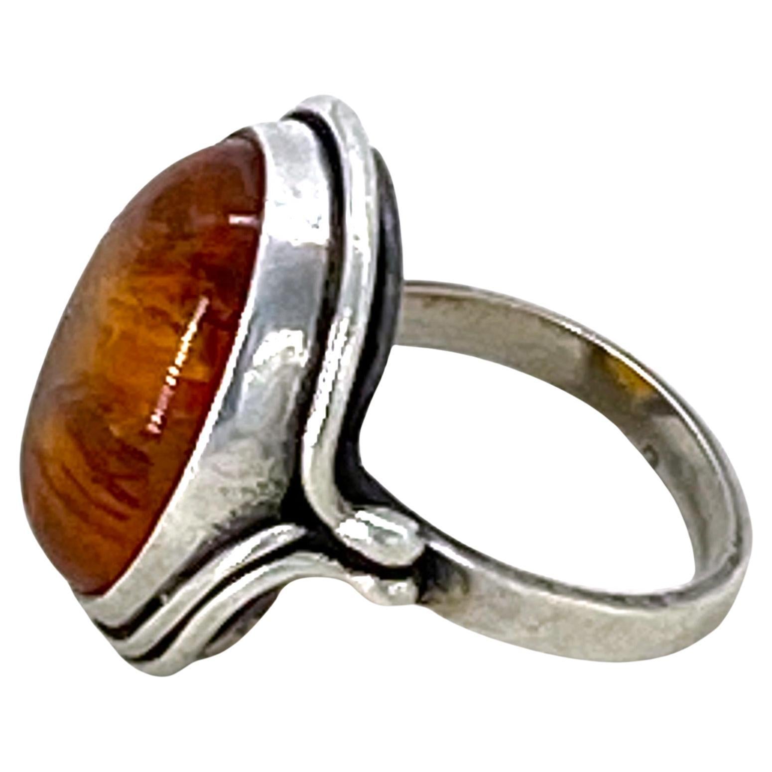 Cabochon Anello in ambra baltica d'epoca in argento in vendita