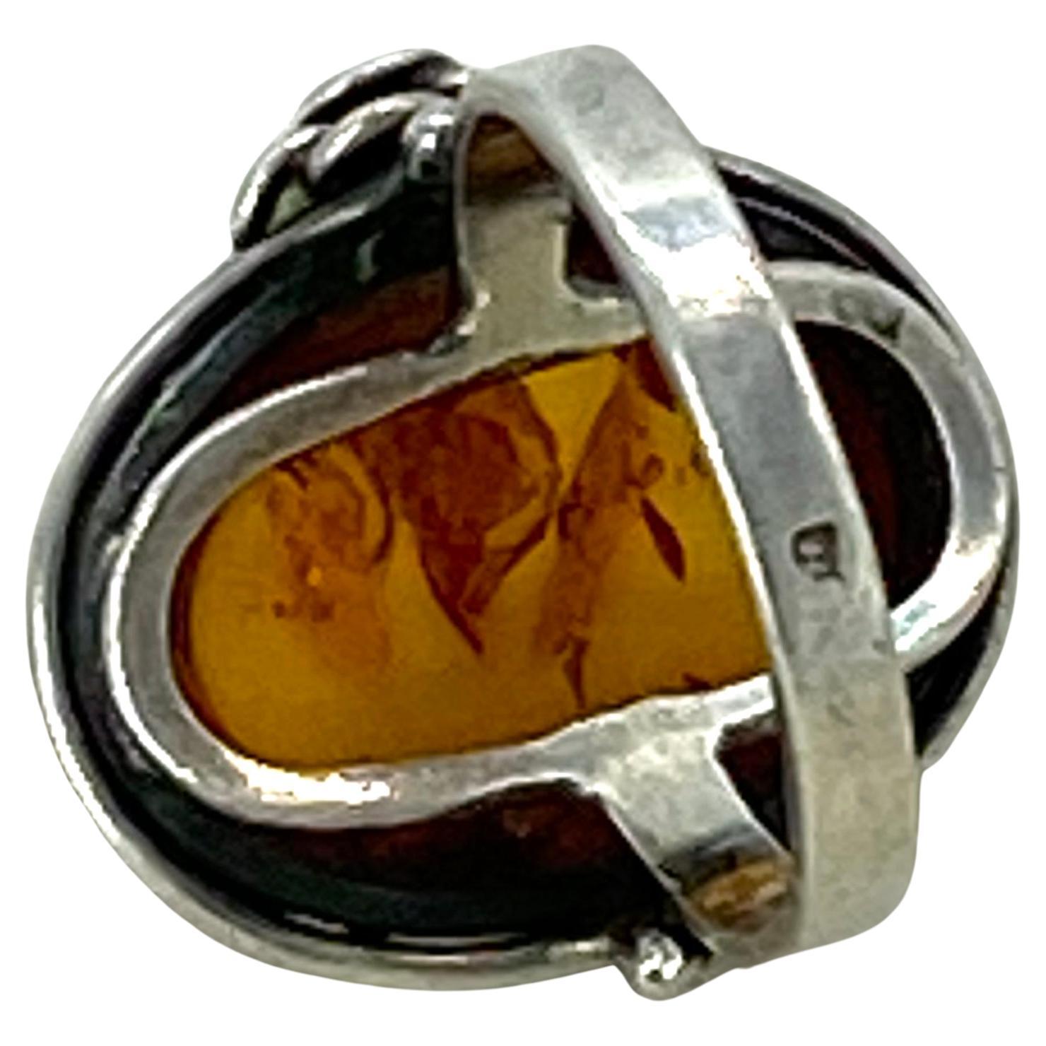 Anello in ambra baltica d'epoca in argento in vendita 2