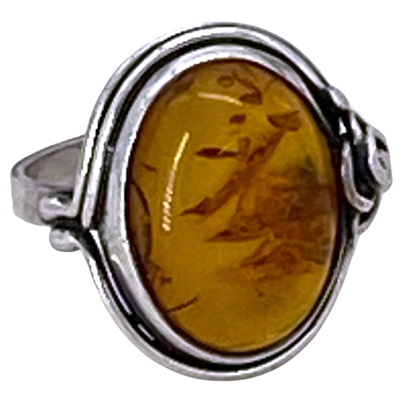 Anello in ambra baltica d'epoca in argento in vendita