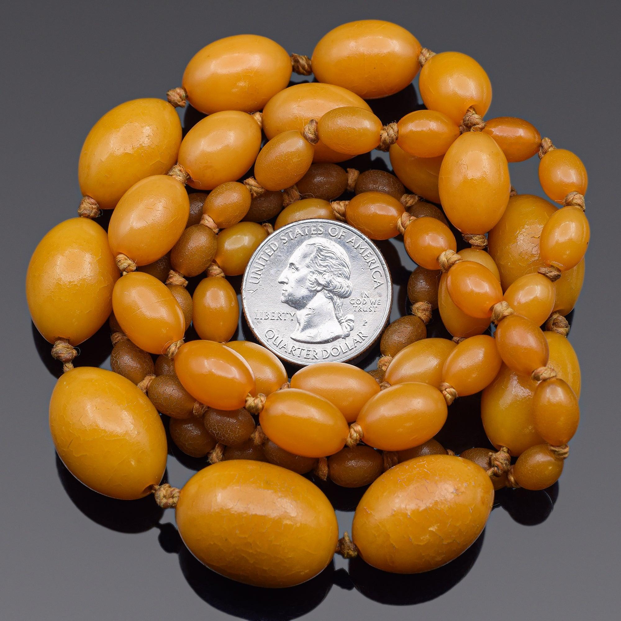 Vintage Baltic Egg Yolk Amber Beaded Strand Necklace 37 Inches Bon état - En vente à New York, NY