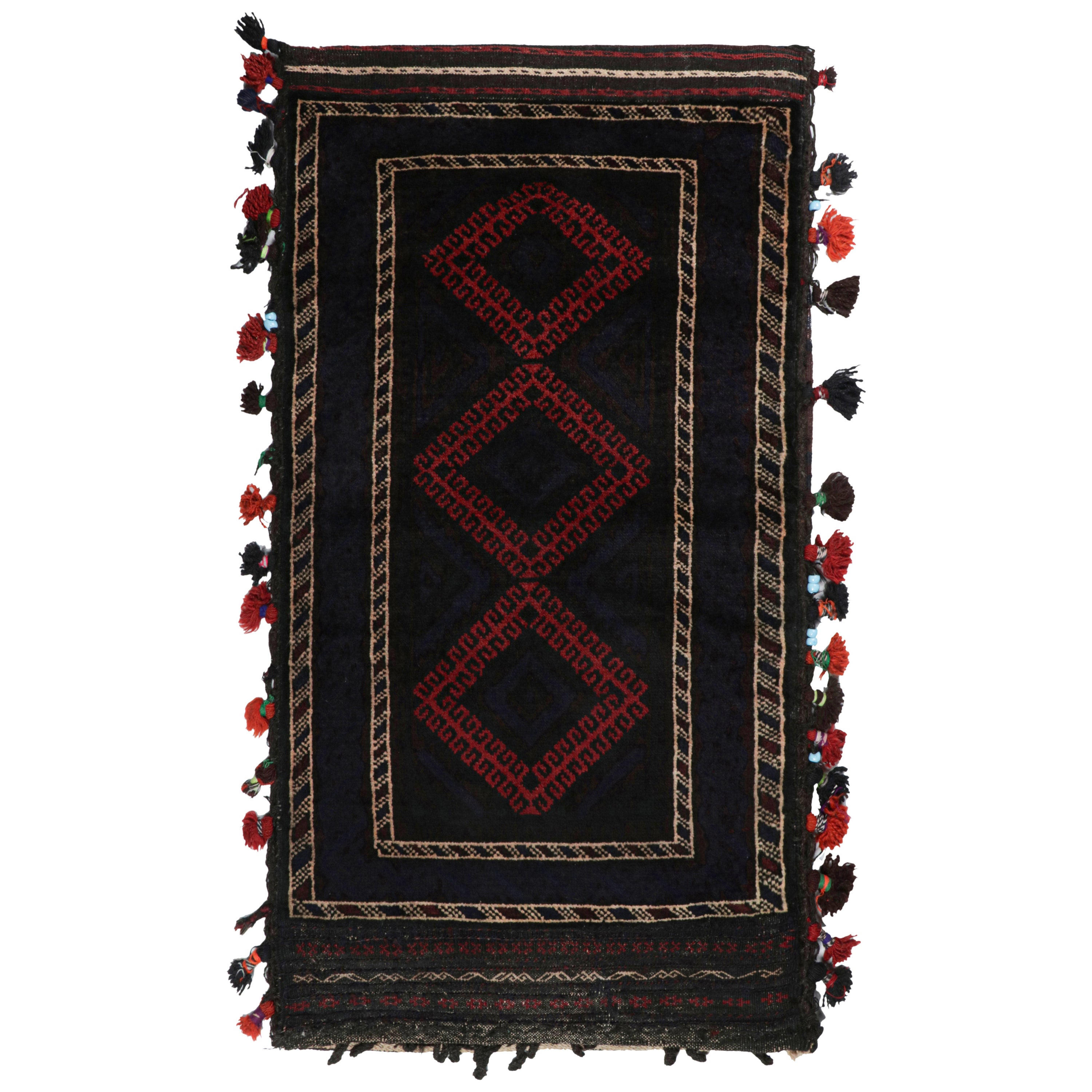 Vintage Belutsch Afghan Teppich in Schwarz & Rot Stammes-Muster von Rug & Kilim