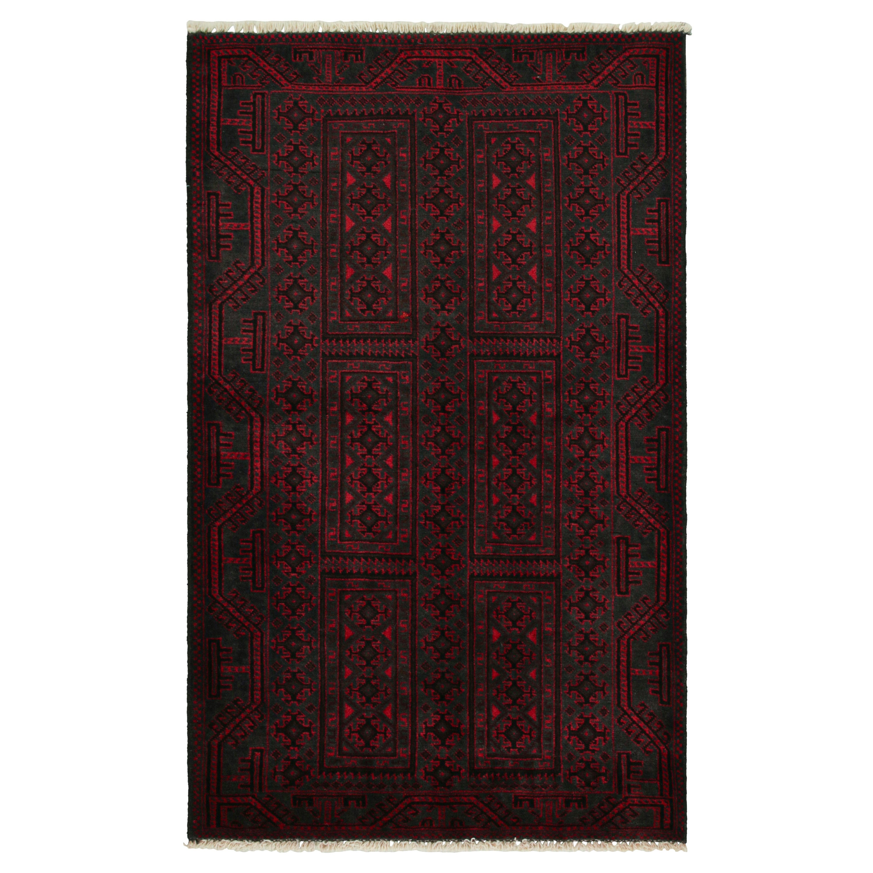 Tapis afghan Baluch à motifs rouges et noirs de Rug & Kilim